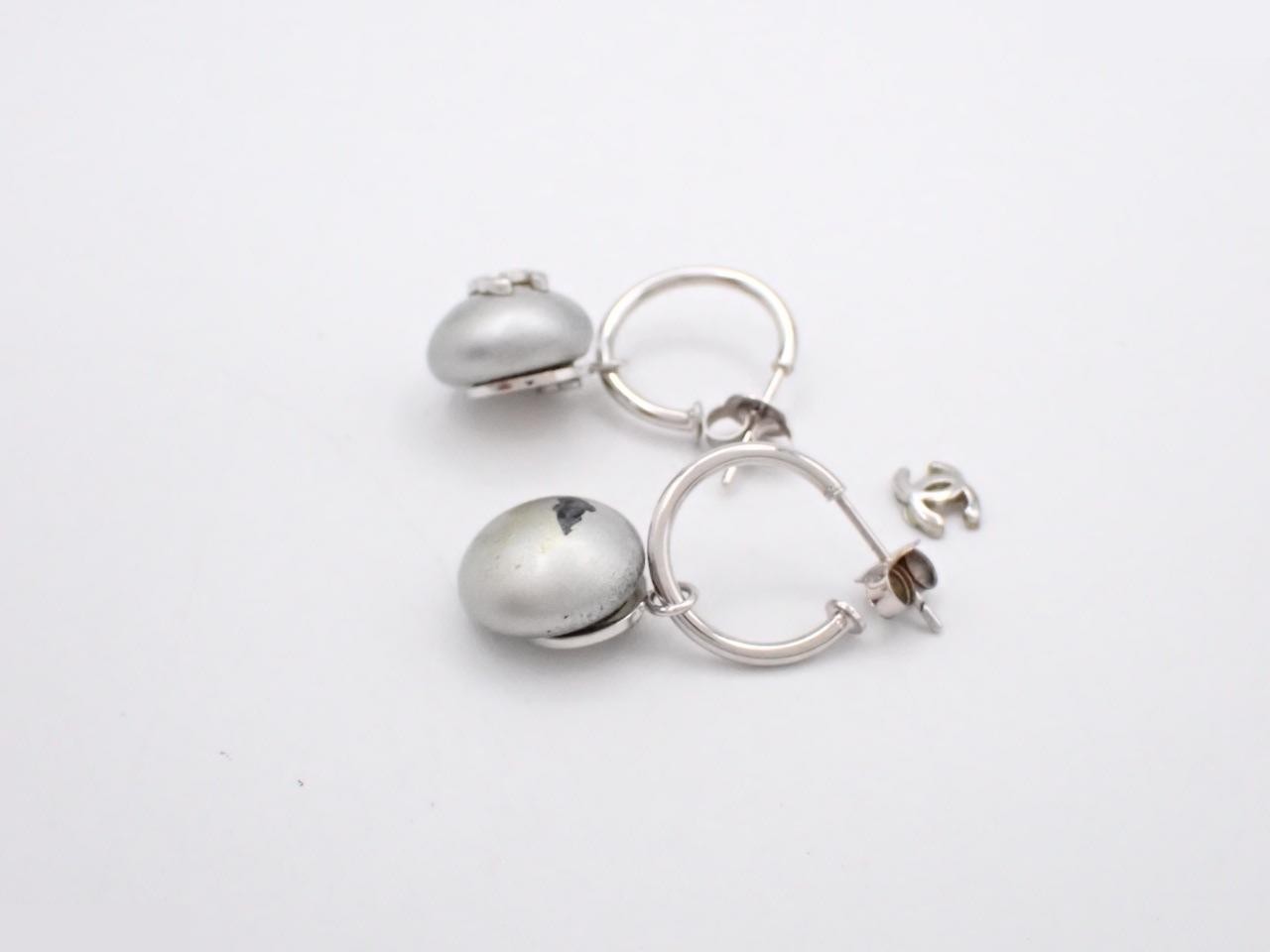 Coco Mark Faux Pearl Swing Earrings, Silver x Gray Pearl, Size 00 — view 3