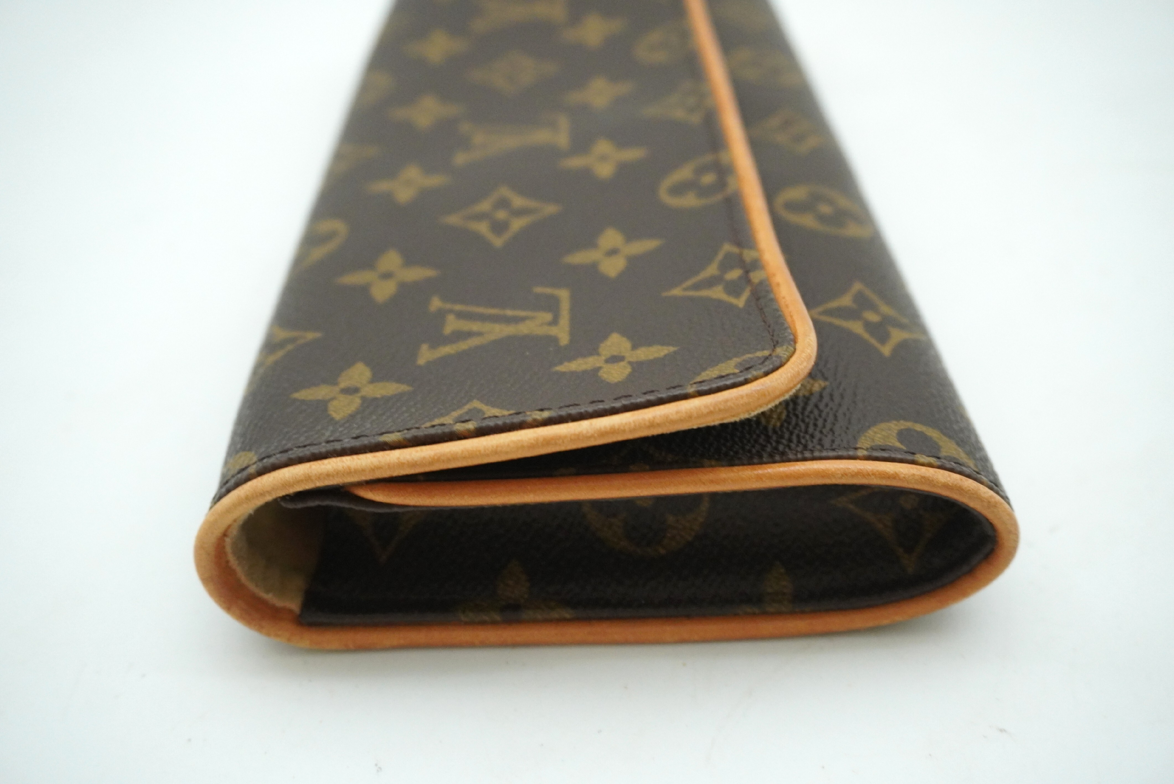 Monogram Pochette Twin GM M51852 Shoulder Bag — view 3