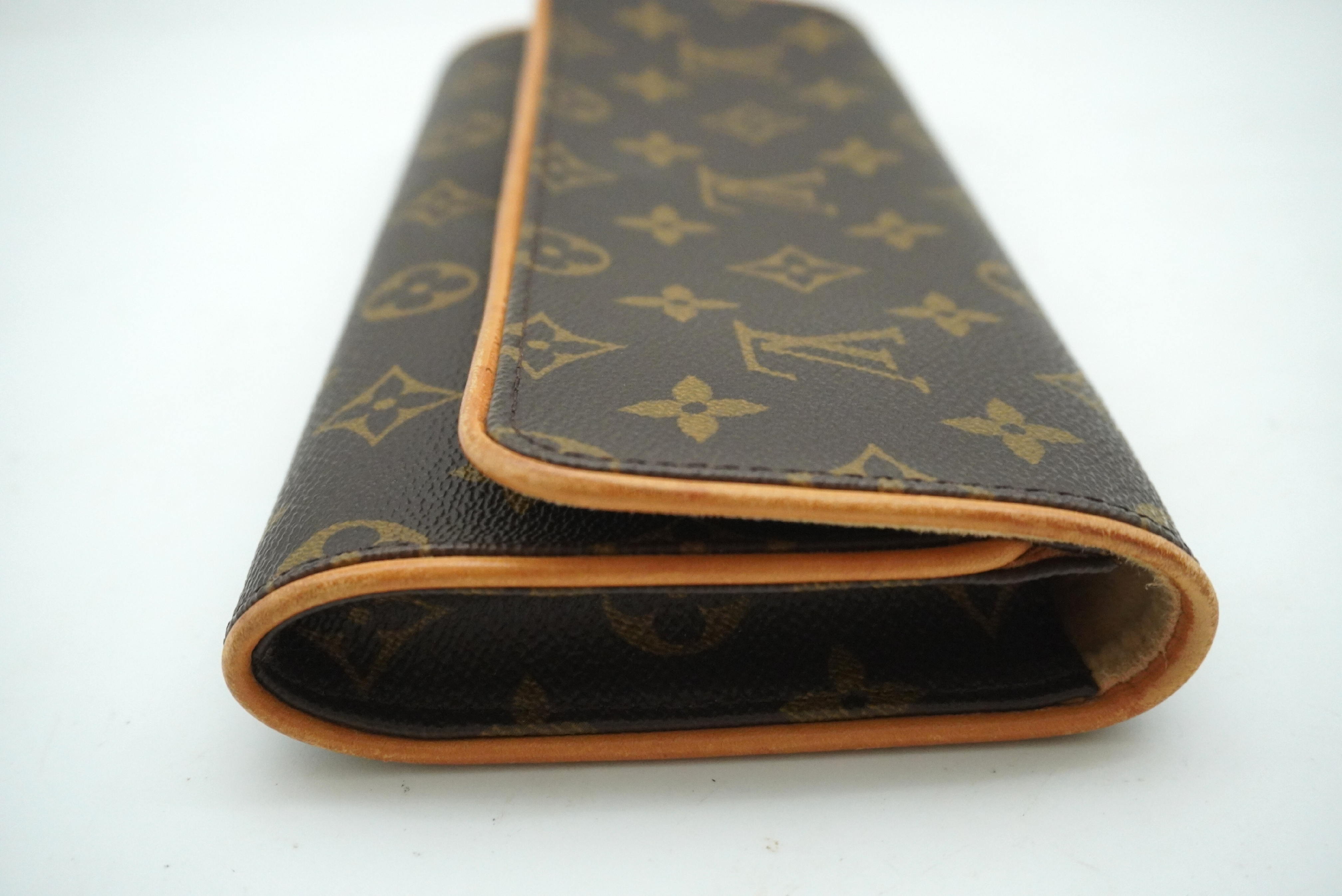Monogram Pochette Twin GM M51852 Shoulder Bag — view 4