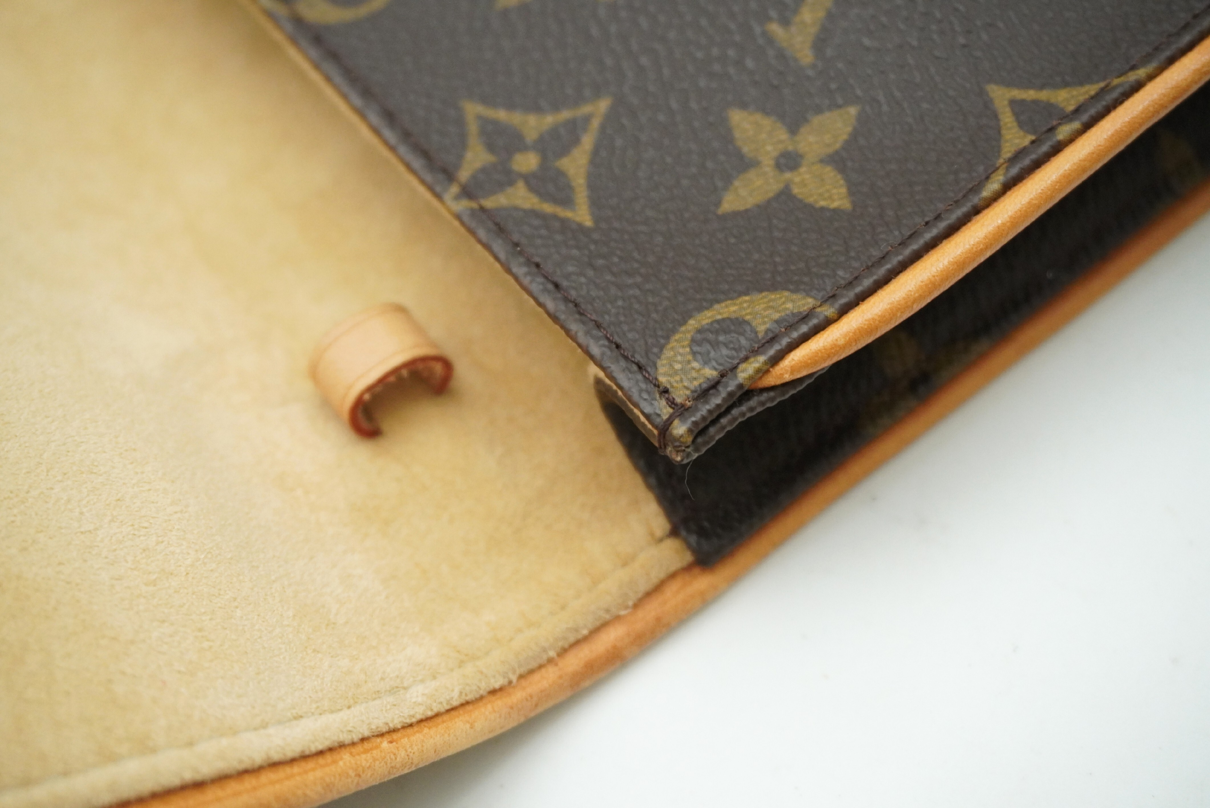 Monogram Pochette Twin GM M51852 Shoulder Bag — view 9