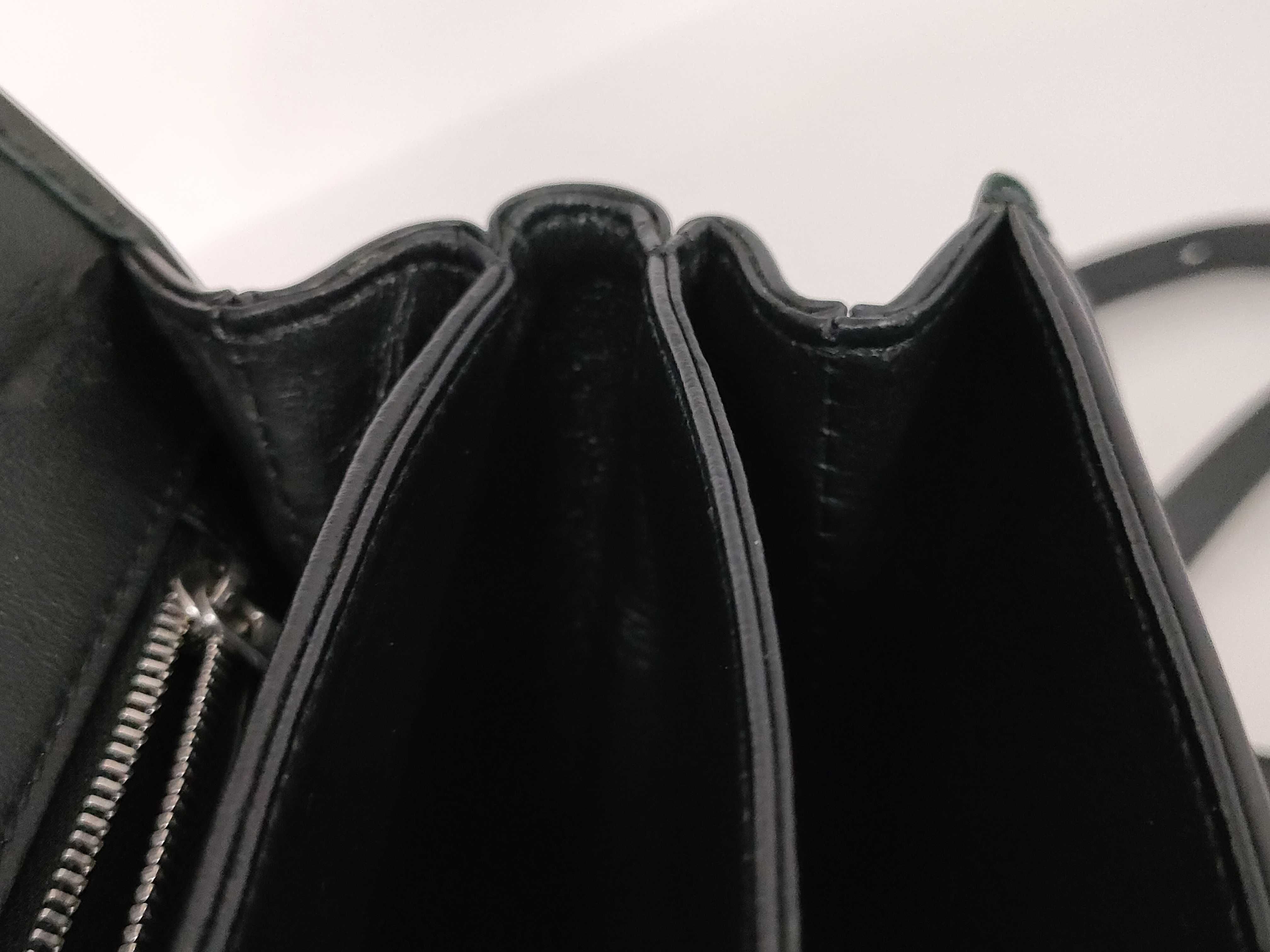 Medium Besace Triomphe Shoulder Bag — view 10
