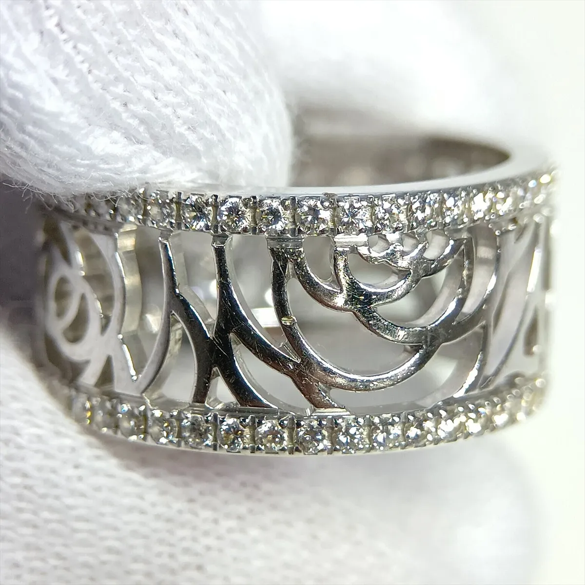 Camellia Medium Diamond Ring, 750 (WG), 5.4g, Size 47, W33875. — view 7