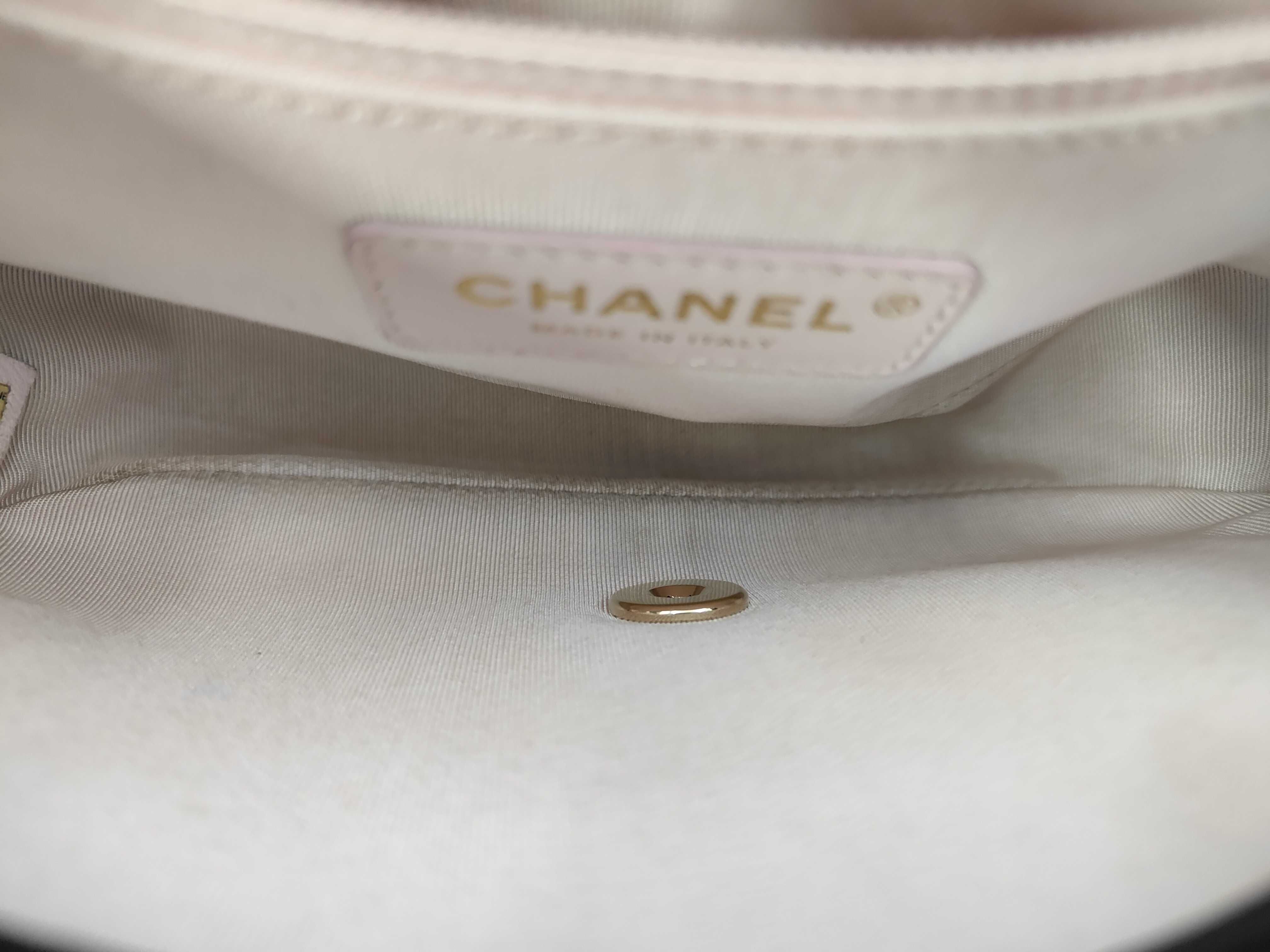 Matelassé Caviar Skin Shoulder Bag — view 8