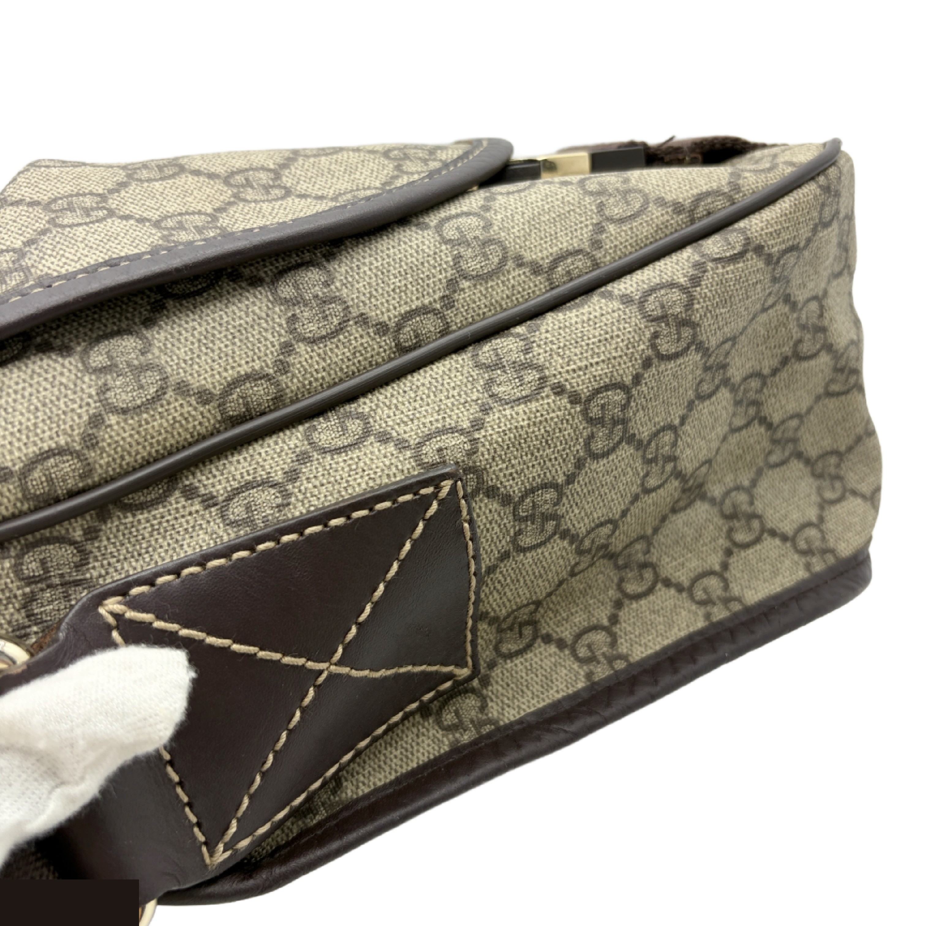 GG Supreme Shoulder Bag — view 3