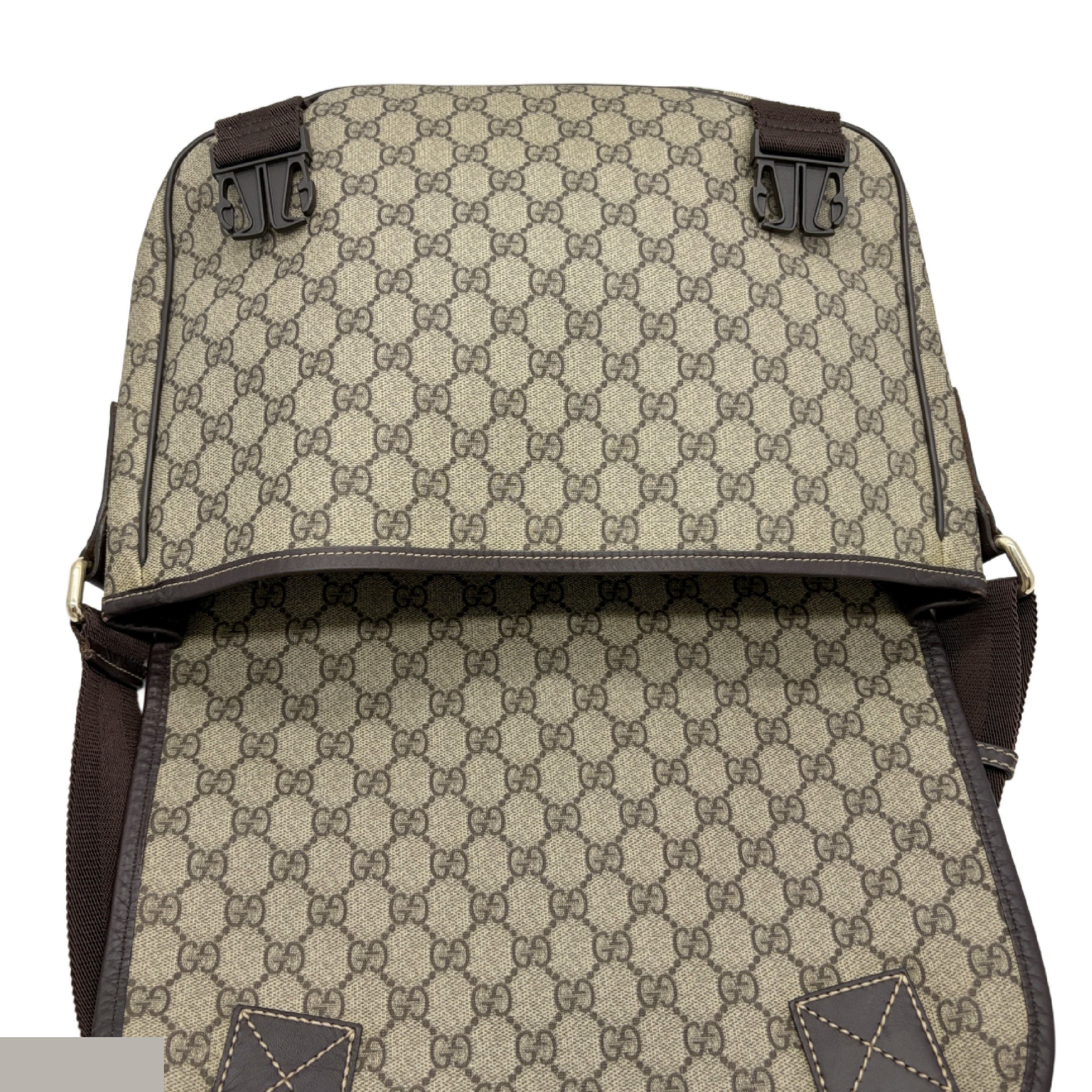 GG Supreme Shoulder Bag — view 8