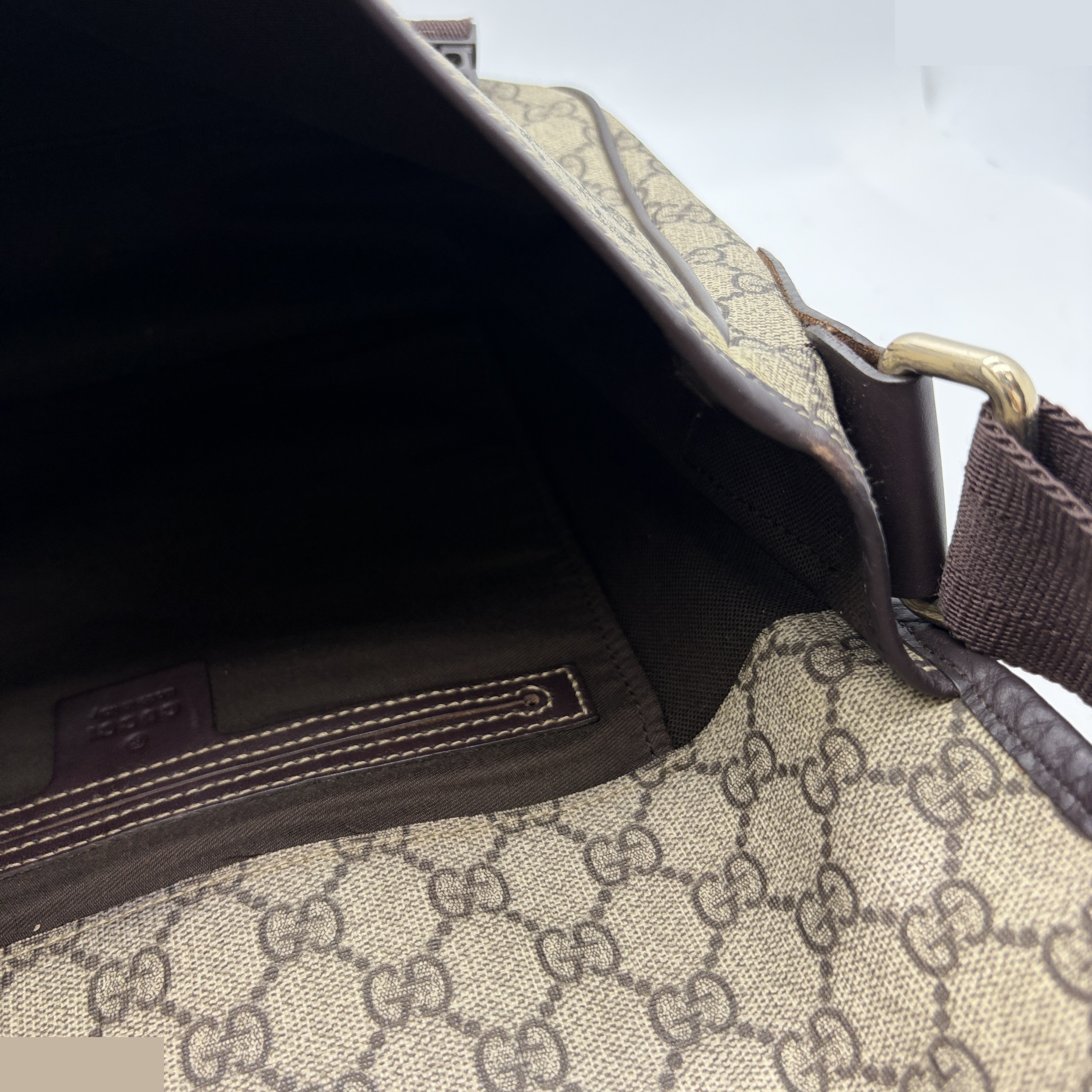 GG Supreme Shoulder Bag — view 9