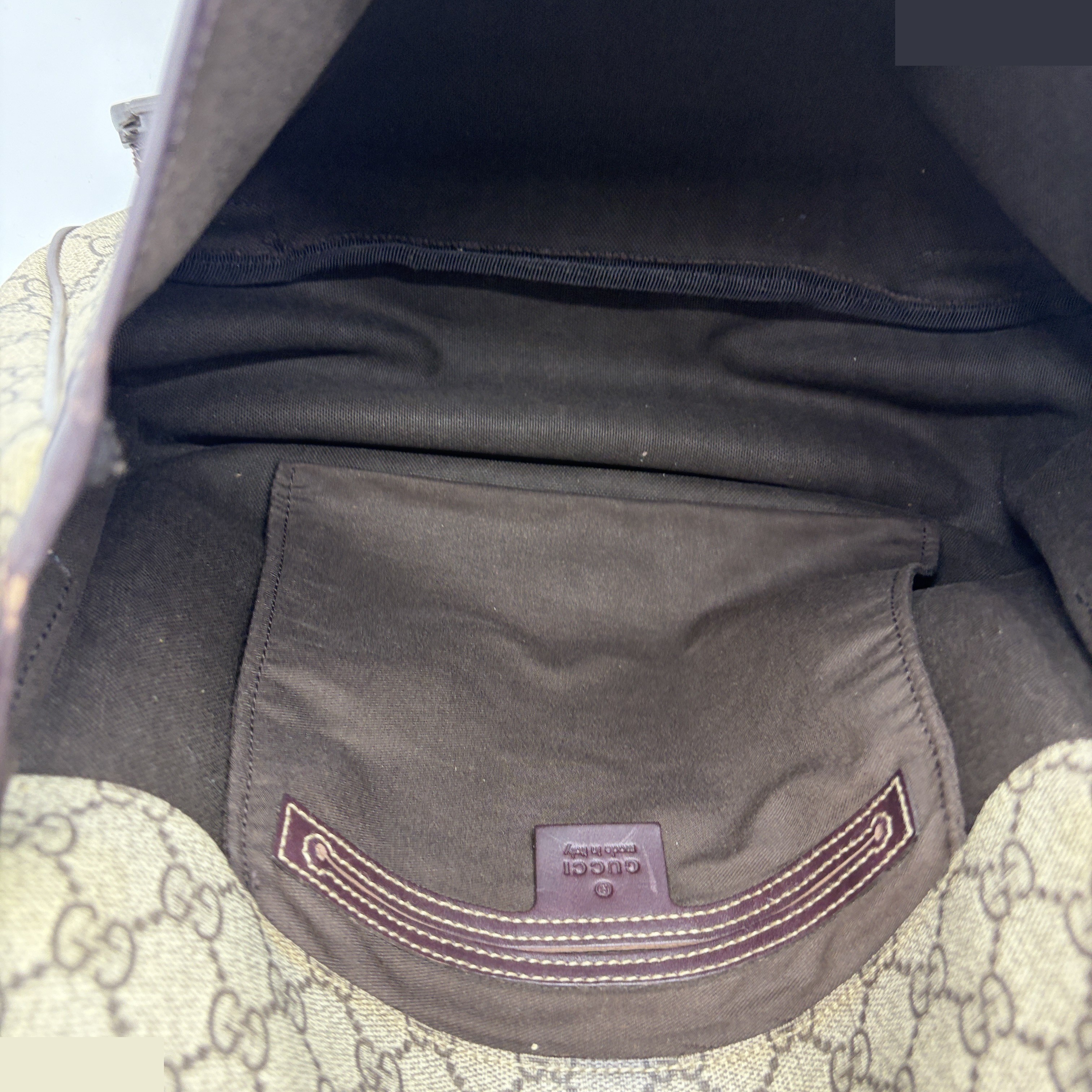 GG Supreme Shoulder Bag — view 10