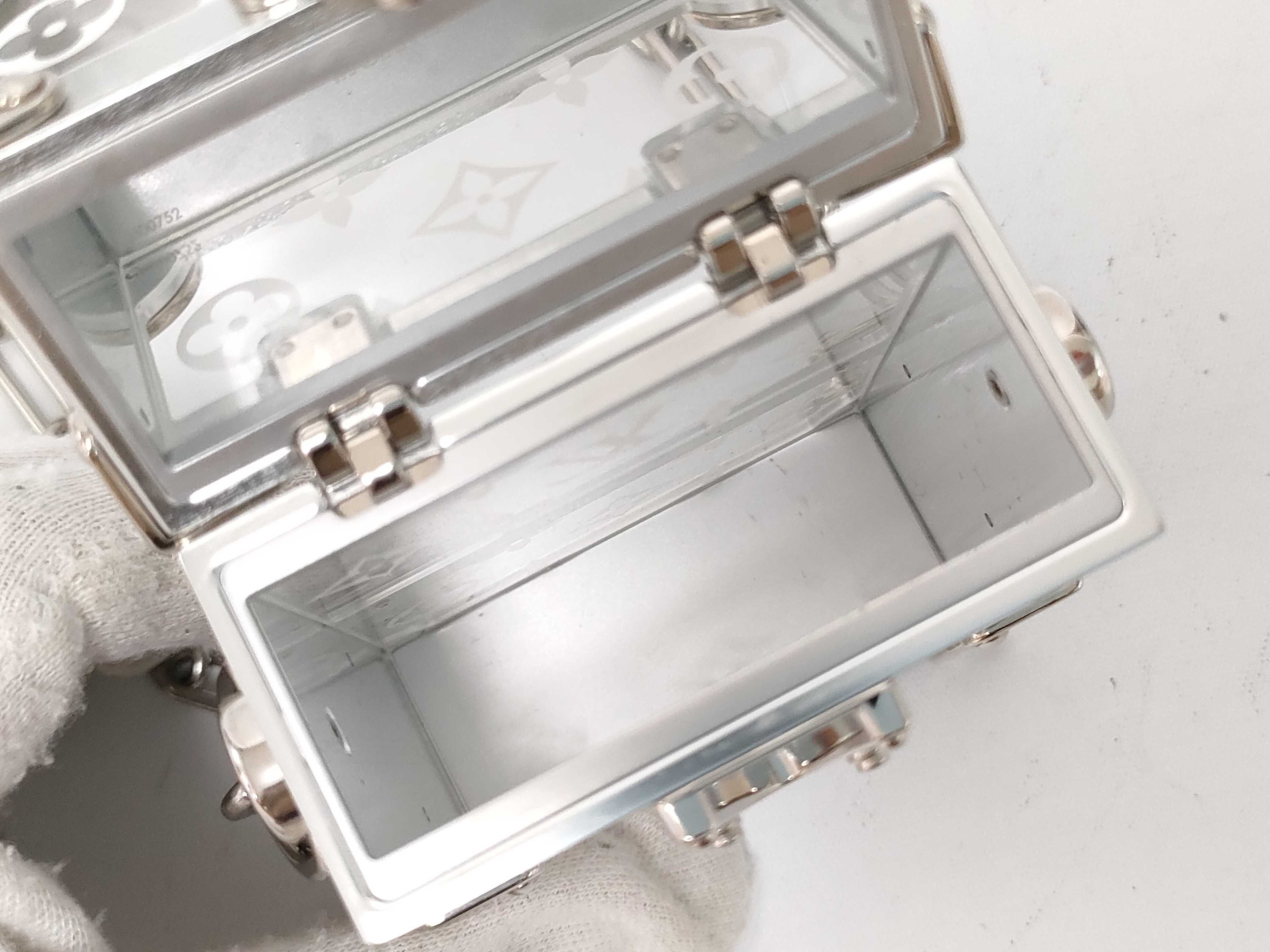 Eclipse Trunk Box Chain Shoulder Bag — view 10