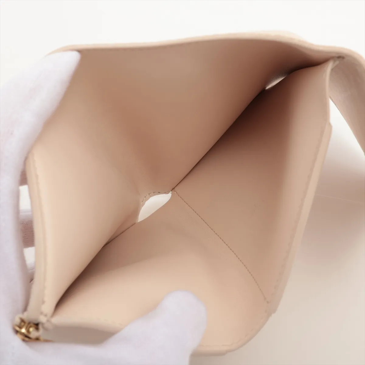 Taurillon Portefeuille Capucines Compact M11363 Ivory Compact Wallet (RFID Activated) — view 5