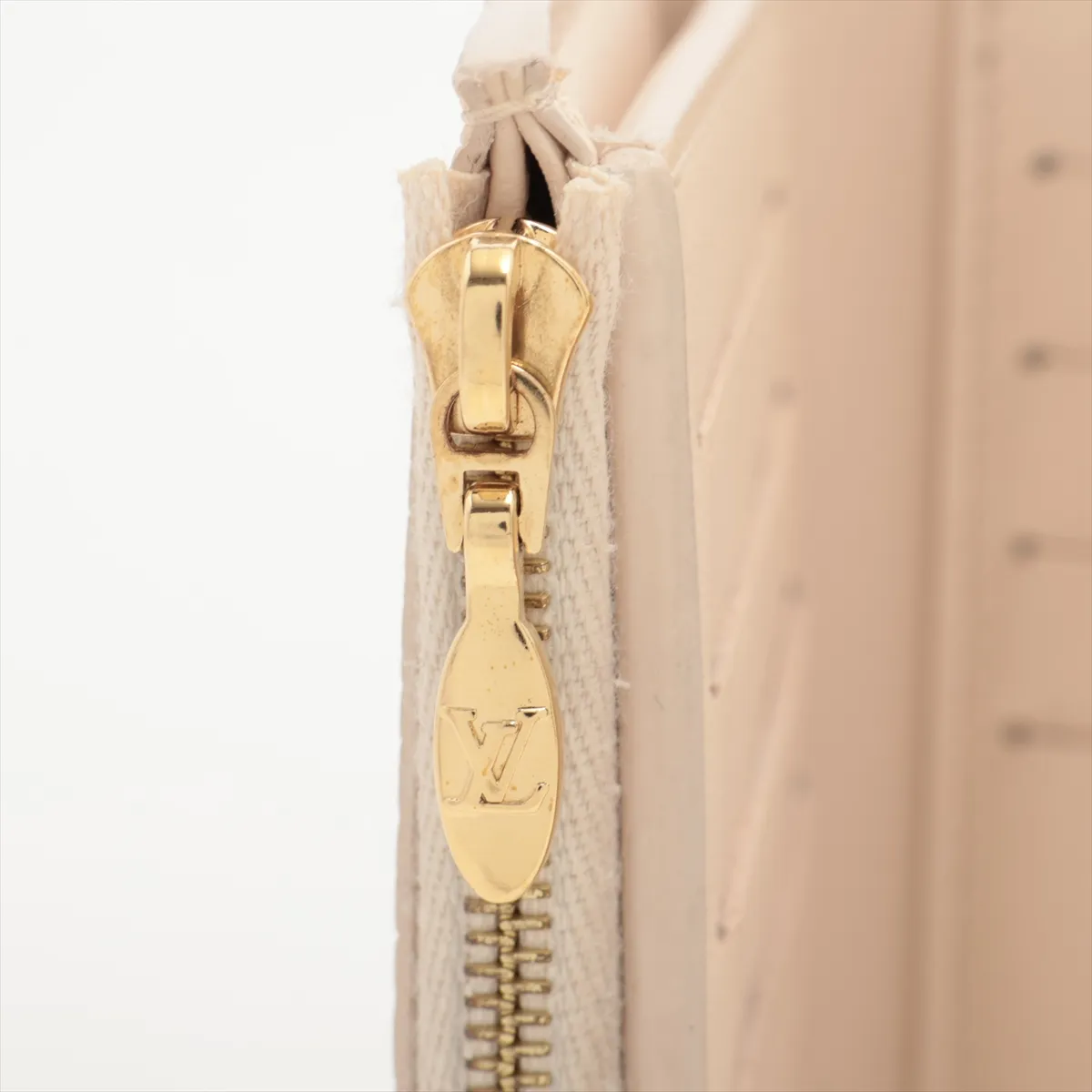 Taurillon Portefeuille Capucines Compact M11363 Ivory Compact Wallet (RFID Activated) — view 8