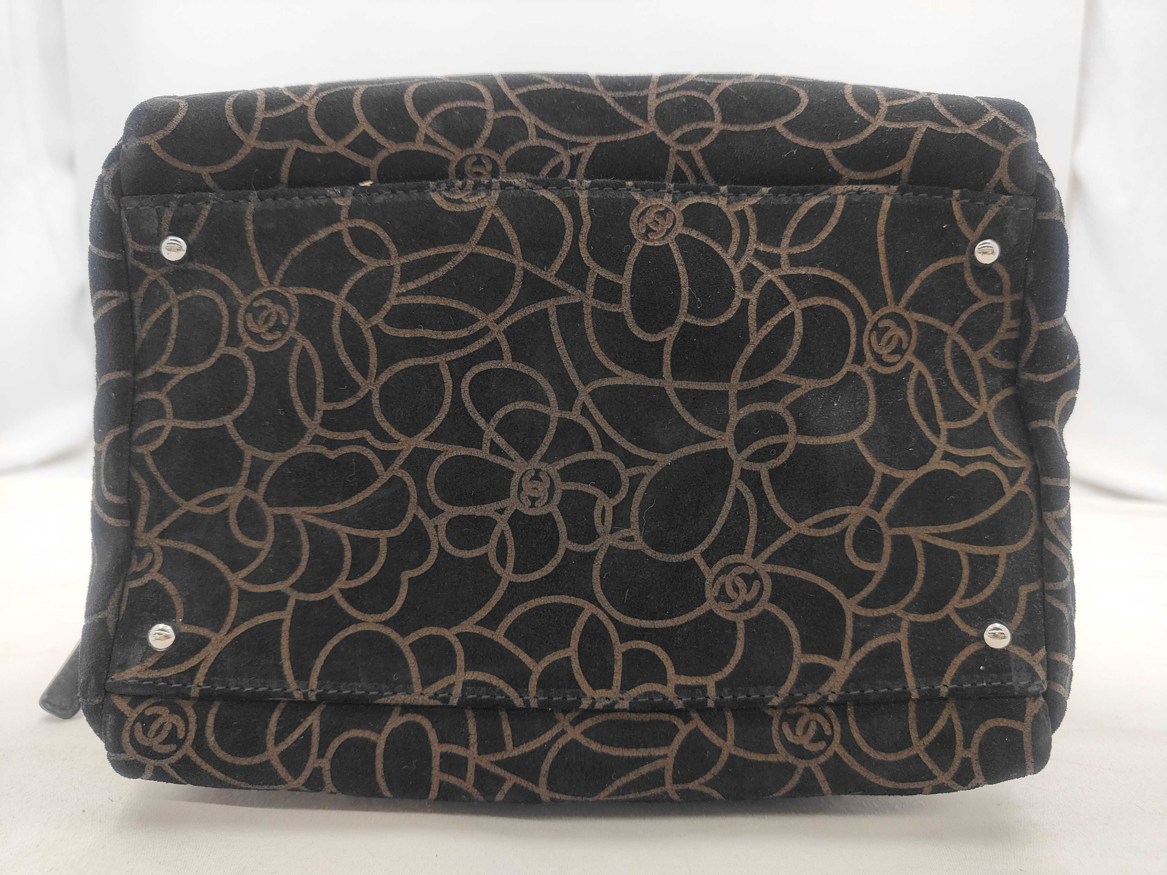 Suede Camellia Pattern Chain Shoulder Bag — view 7