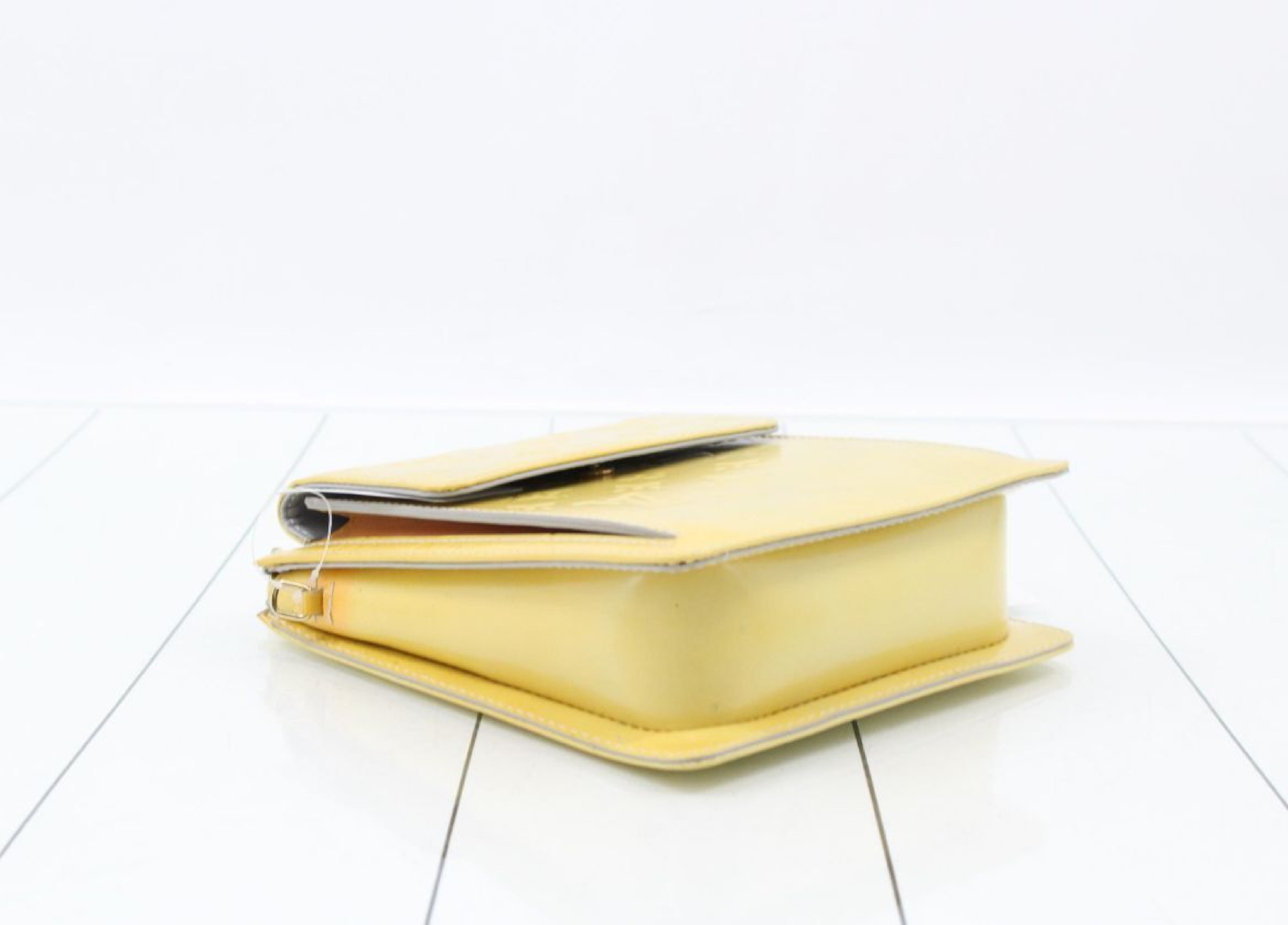 Vernis Shoulder Bag — view 3