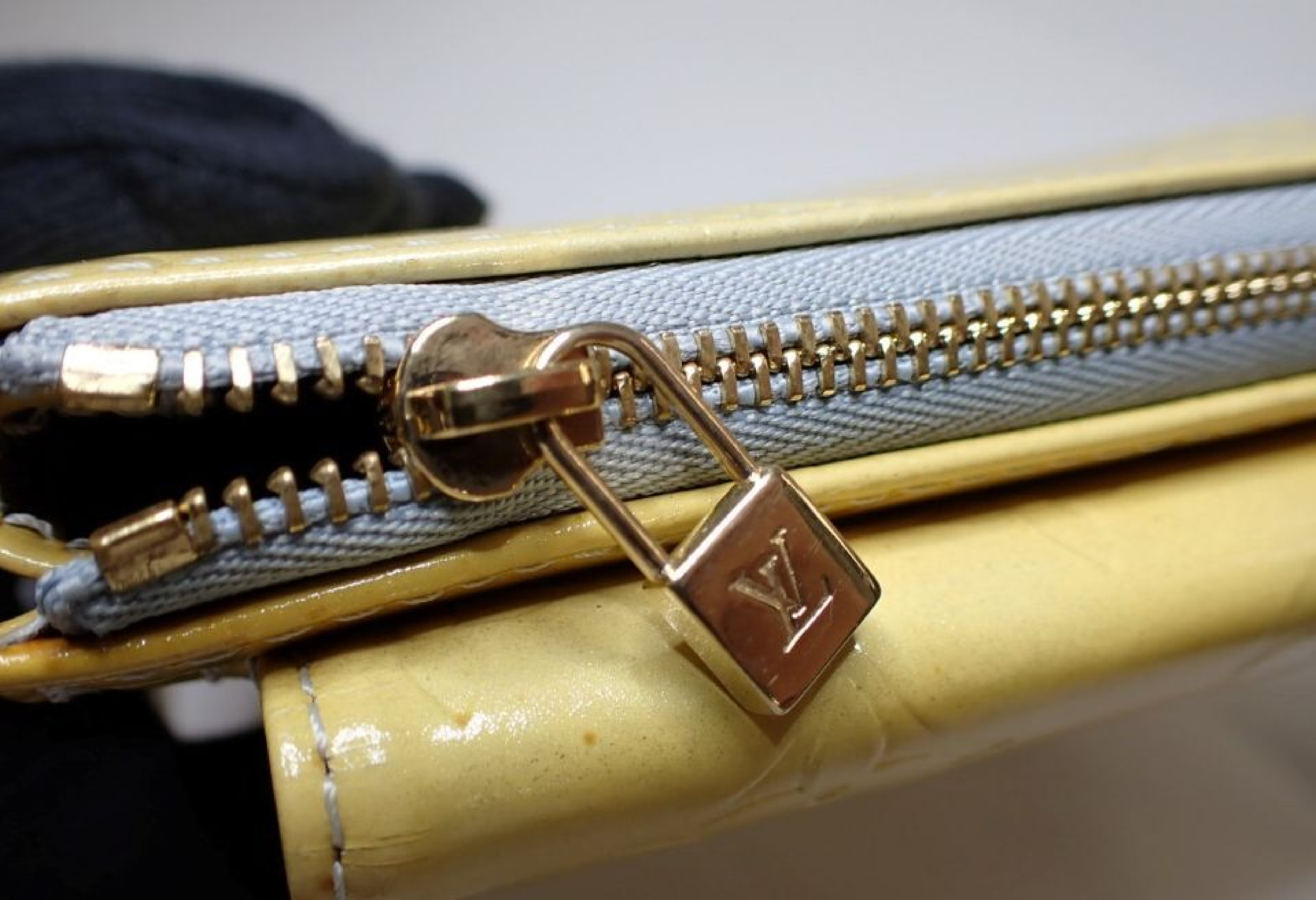 Vernis Shoulder Bag — view 6