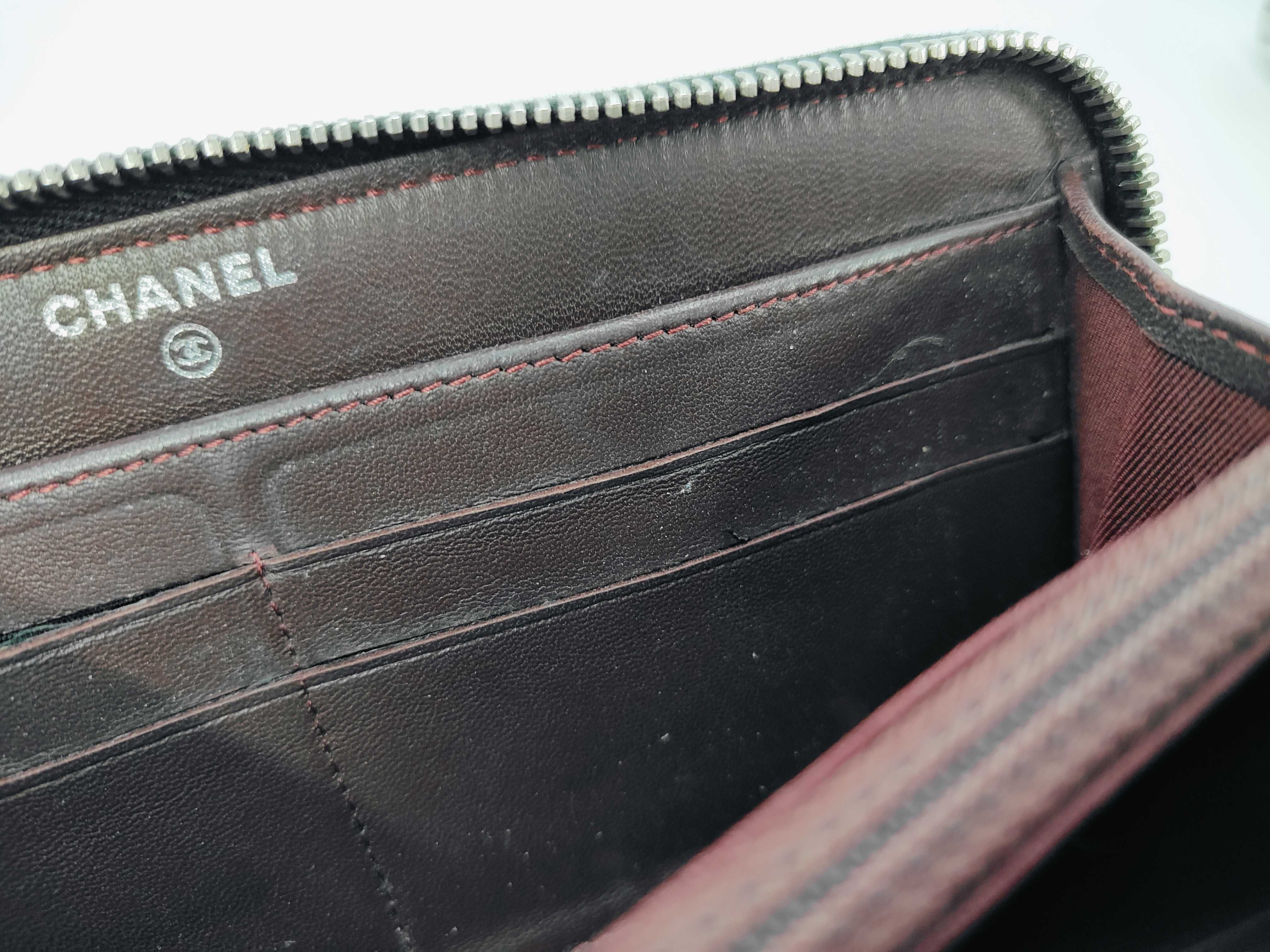 Lambskin Coco Mark Black Laurel Wallet — view 14
