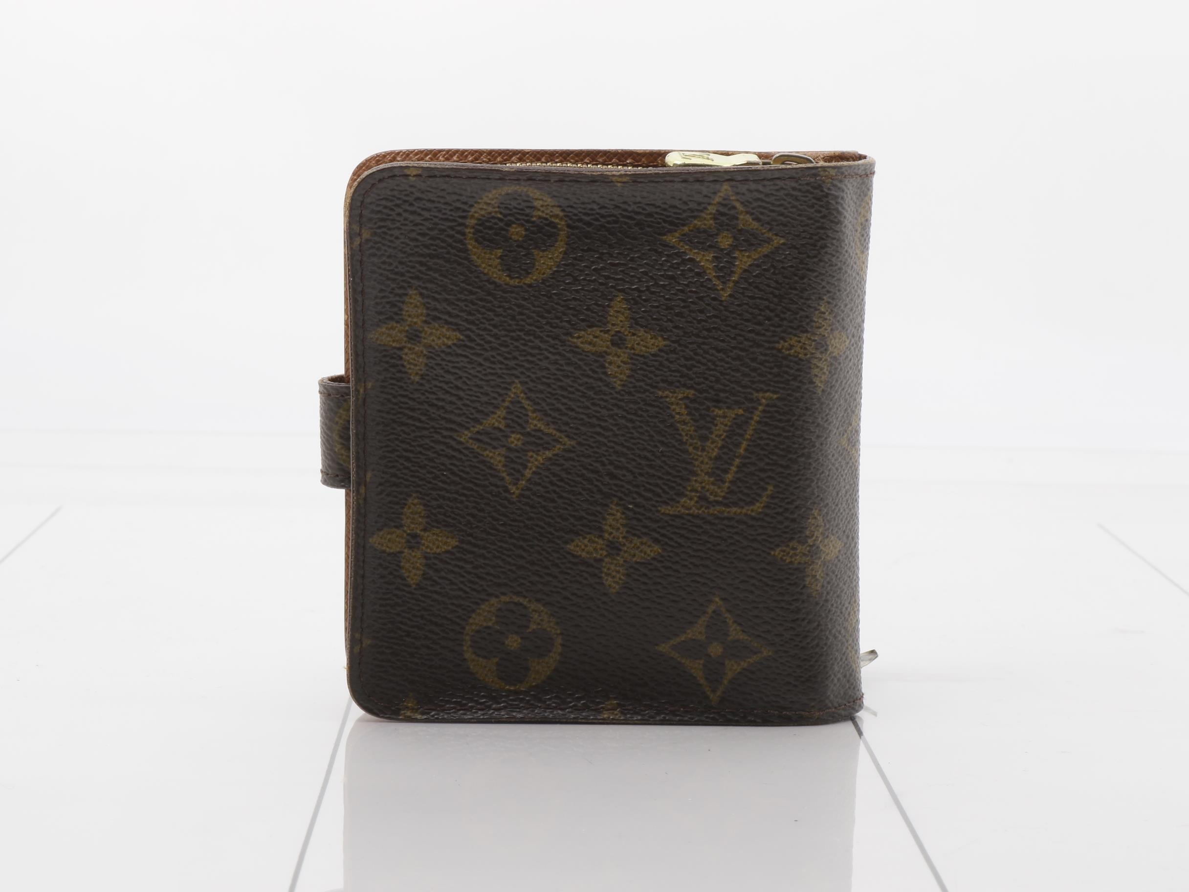 wallet — view 2