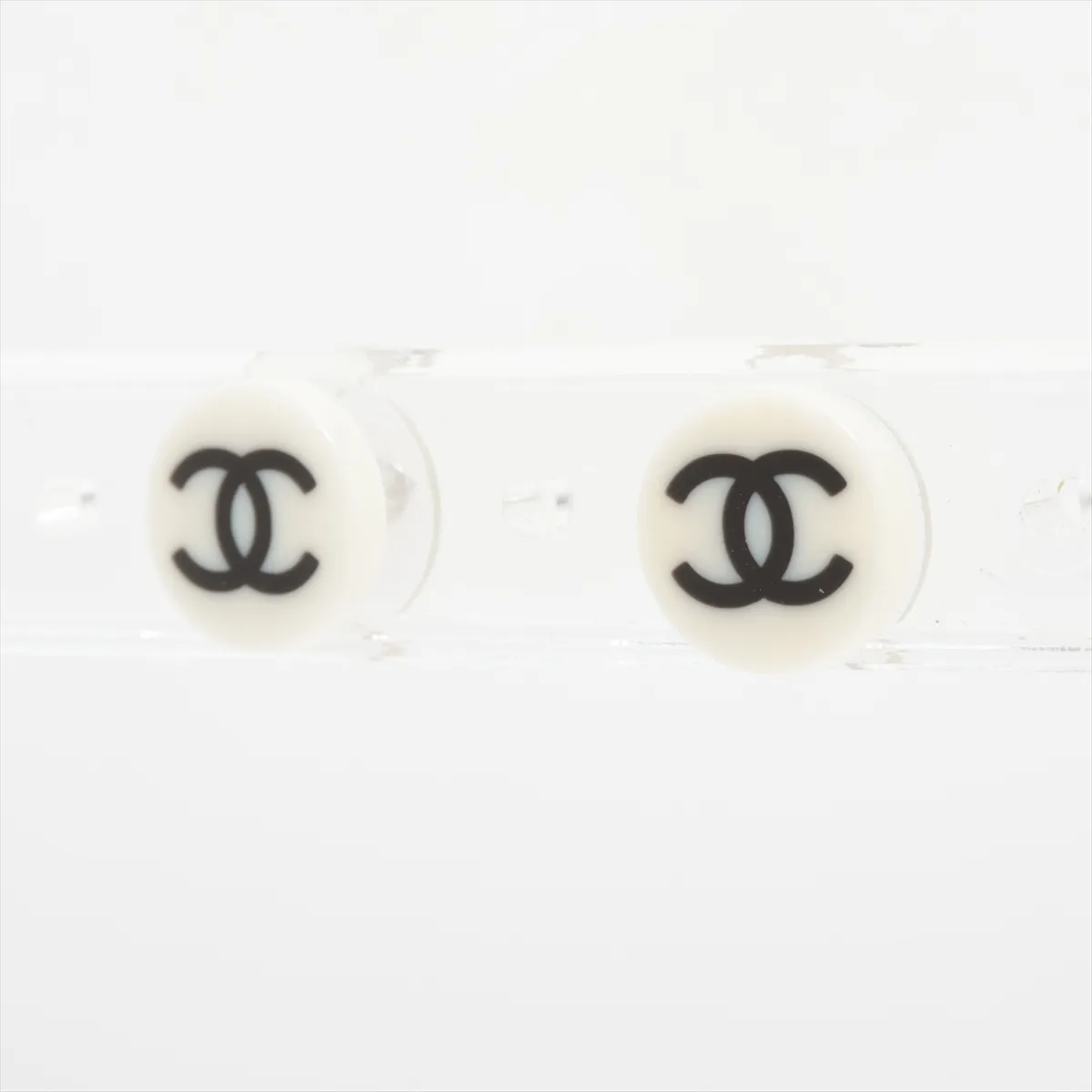 Coco Mark 05P Earrings (Pair) Resin White — view 3