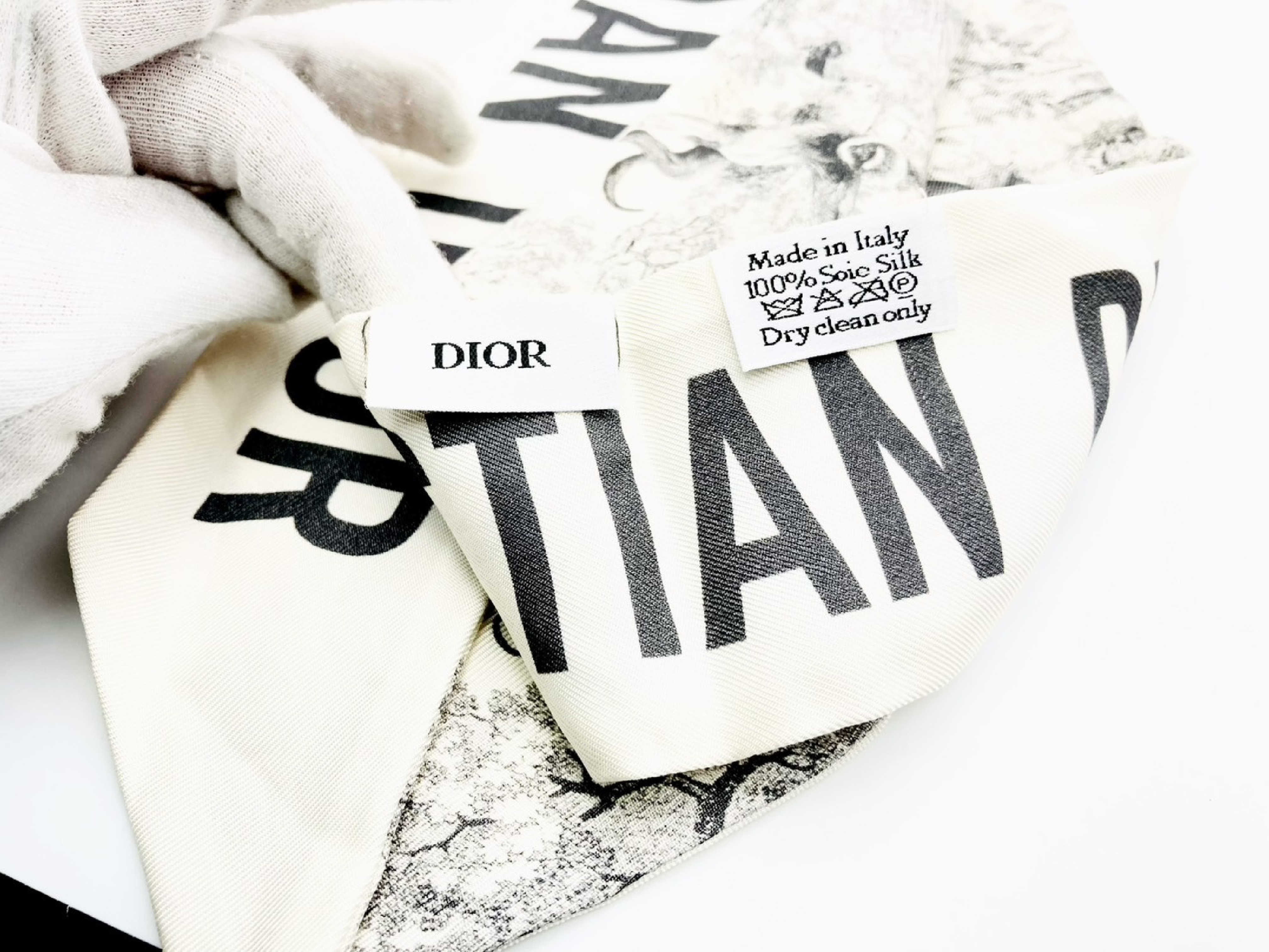 logo Toile de Jouy Mitzah twilly scarf, silk, ivory, with tag. Other accessories. — view 3