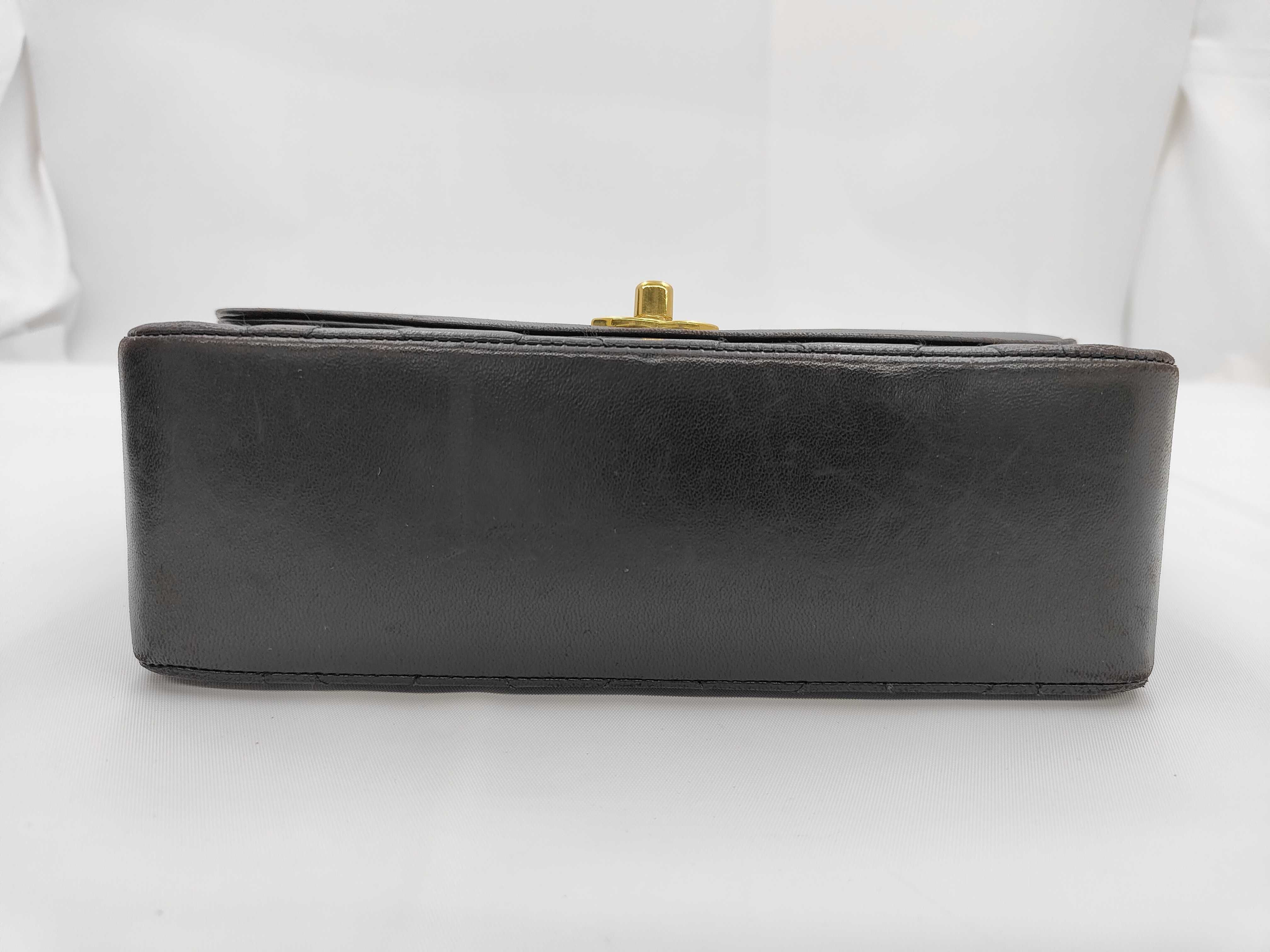 Diana 22 Single Chain Shoulder Bag (Serial Number 2) with Card and Seal — view 5