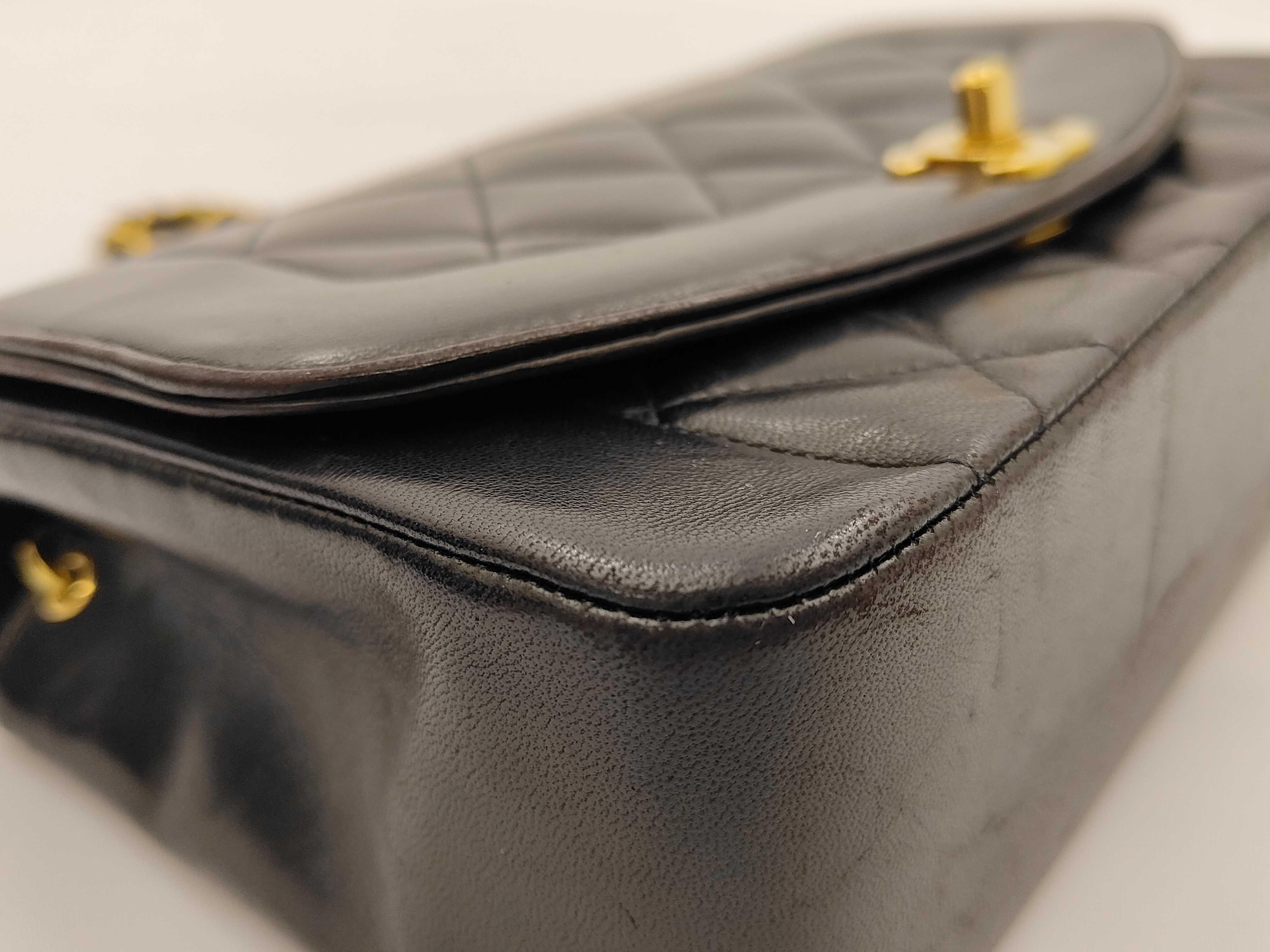 Diana 22 Single Chain Shoulder Bag (Serial Number 2) with Card and Seal — view 6
