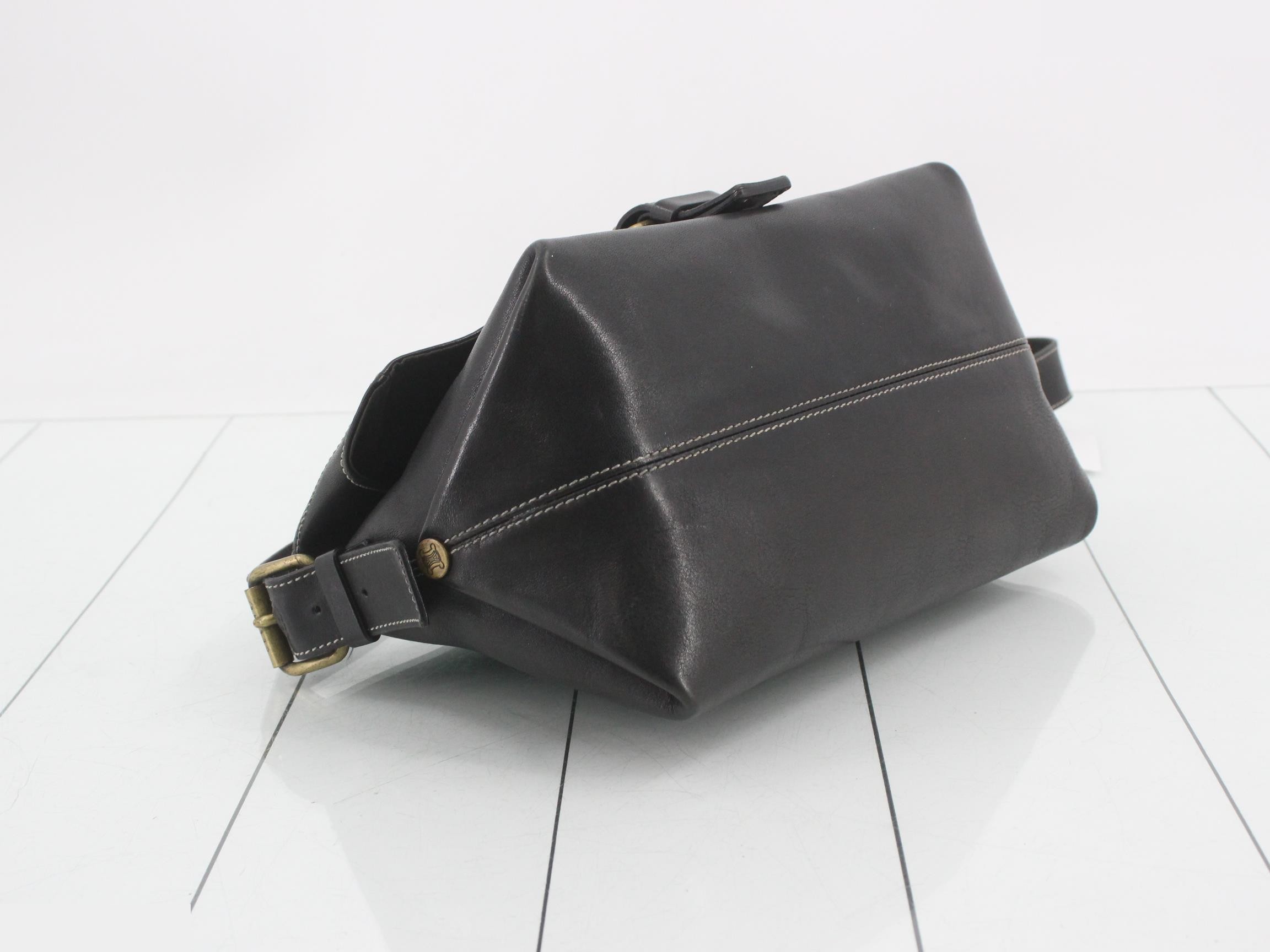 shoulder bag, leather, black, Triomphe hardware. — view 5