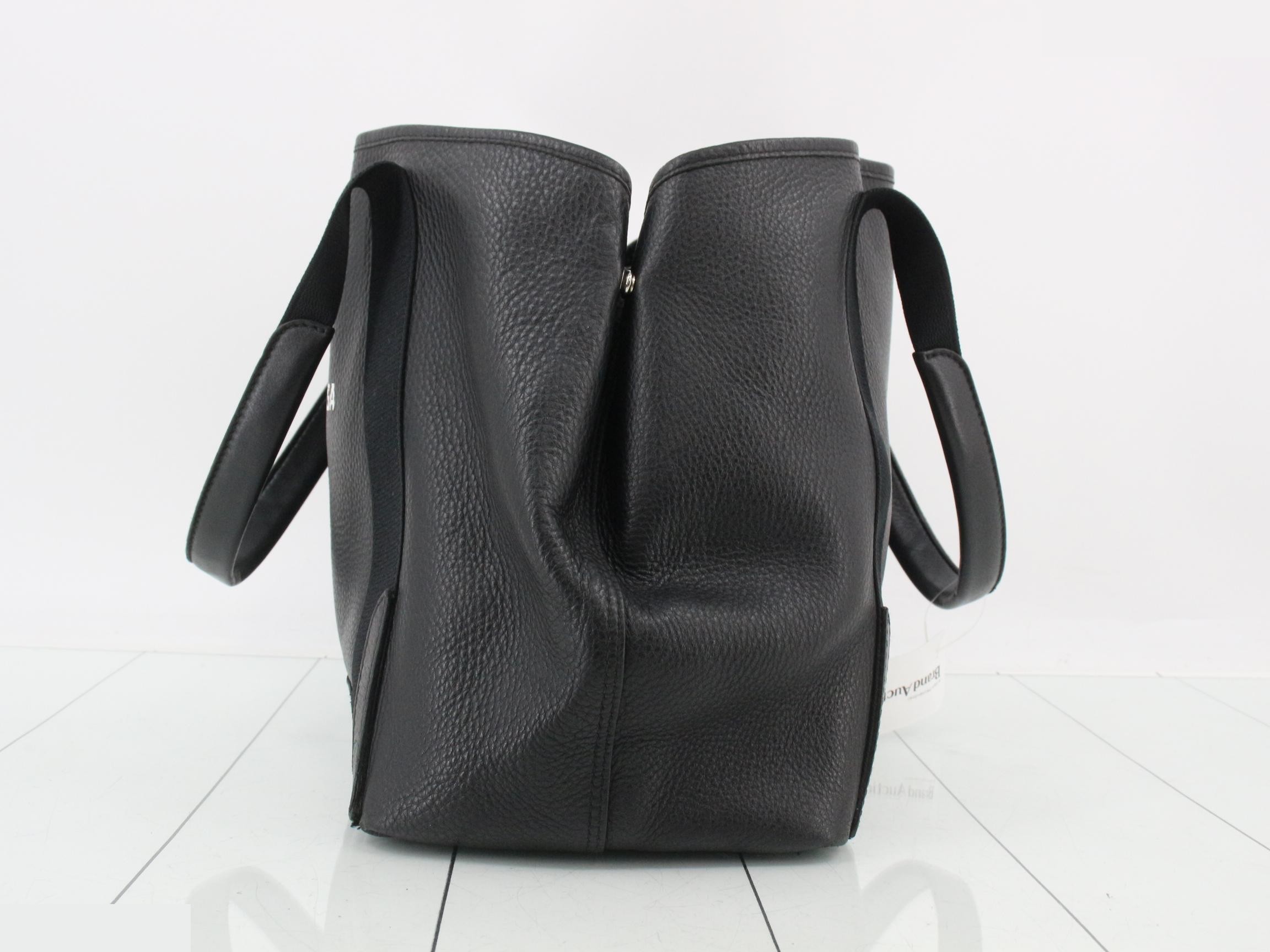 Navy Cabas MM Leather Pouch — view 3