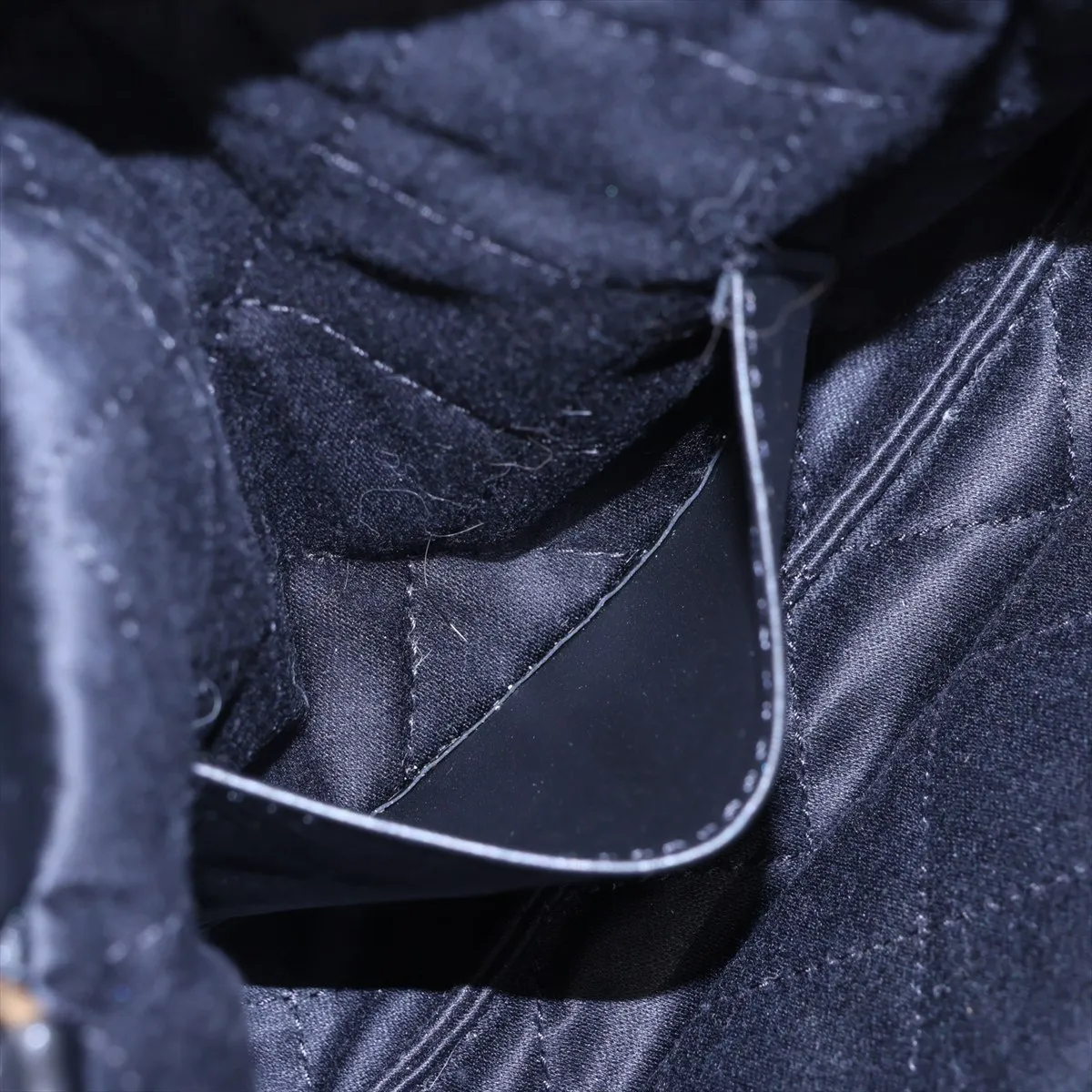22 Mini Shiny Calfskin Chain Shoulder Bag Black Gold Hardware TK6JUXEH Random Plate AS3980 — view 9