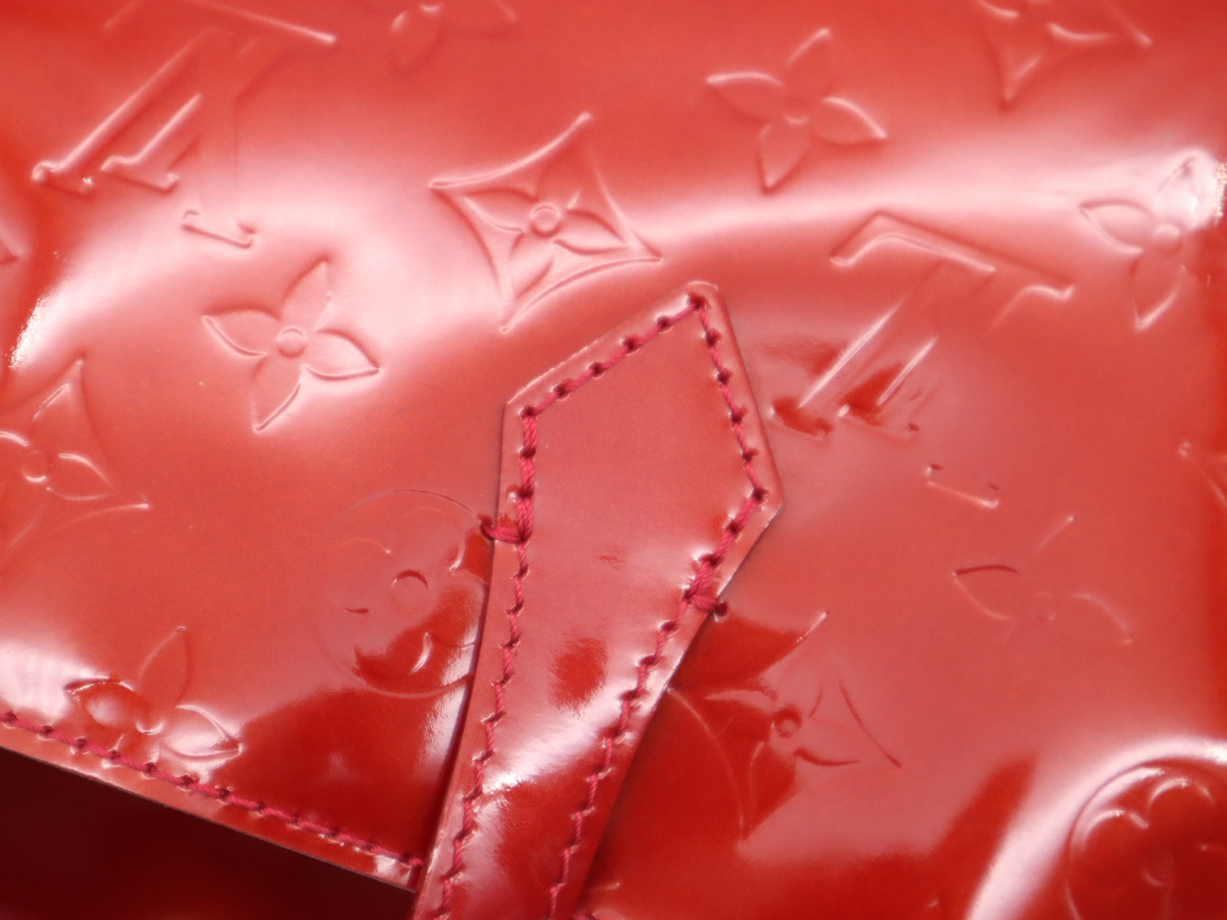 M93642 Vernis Wilshire PM Handbag — view 8