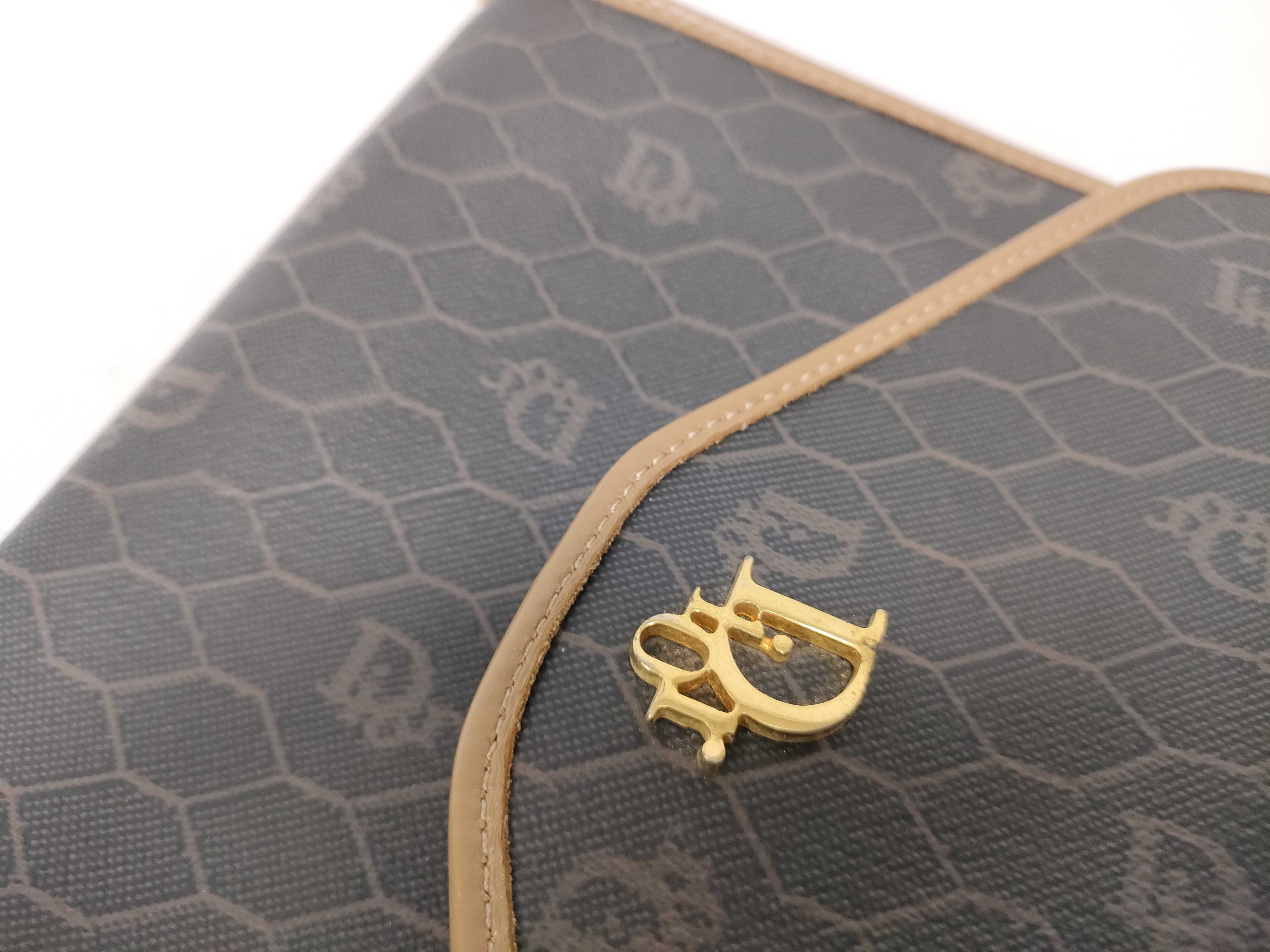 Honeycomb Pattern Shoulder Bag Chain Shoulder Bag — view 6