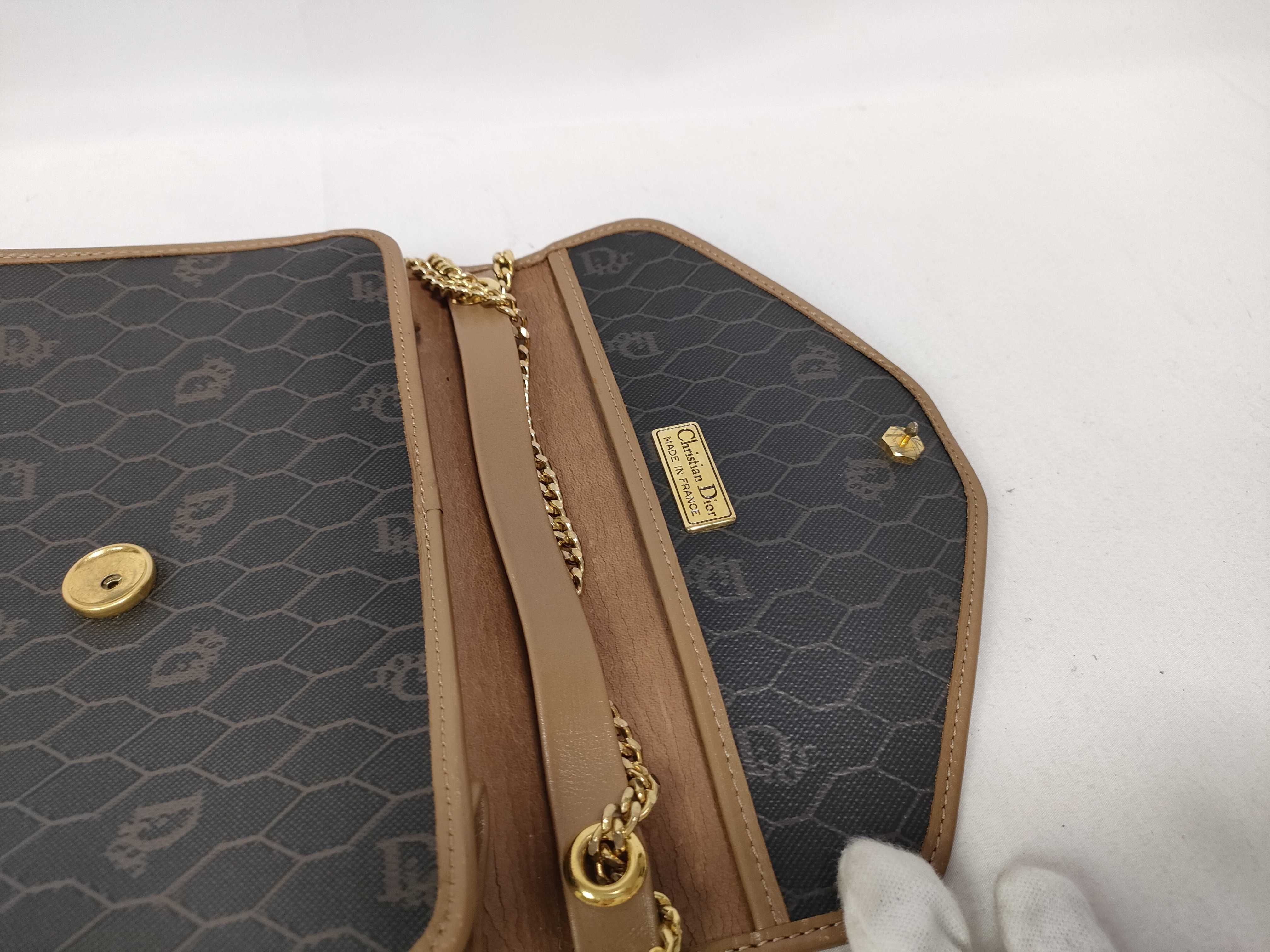 Honeycomb Pattern Shoulder Bag Chain Shoulder Bag — view 9
