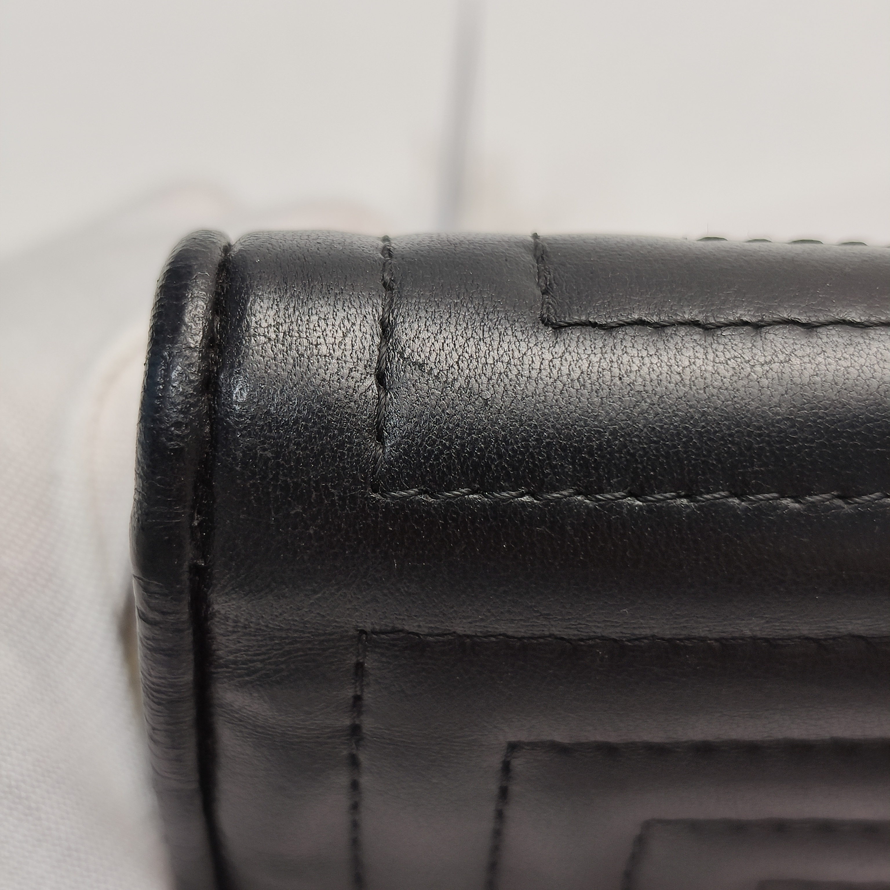 【*Shipped from: China*】FENDI Leather Shoulder Bag — view 10