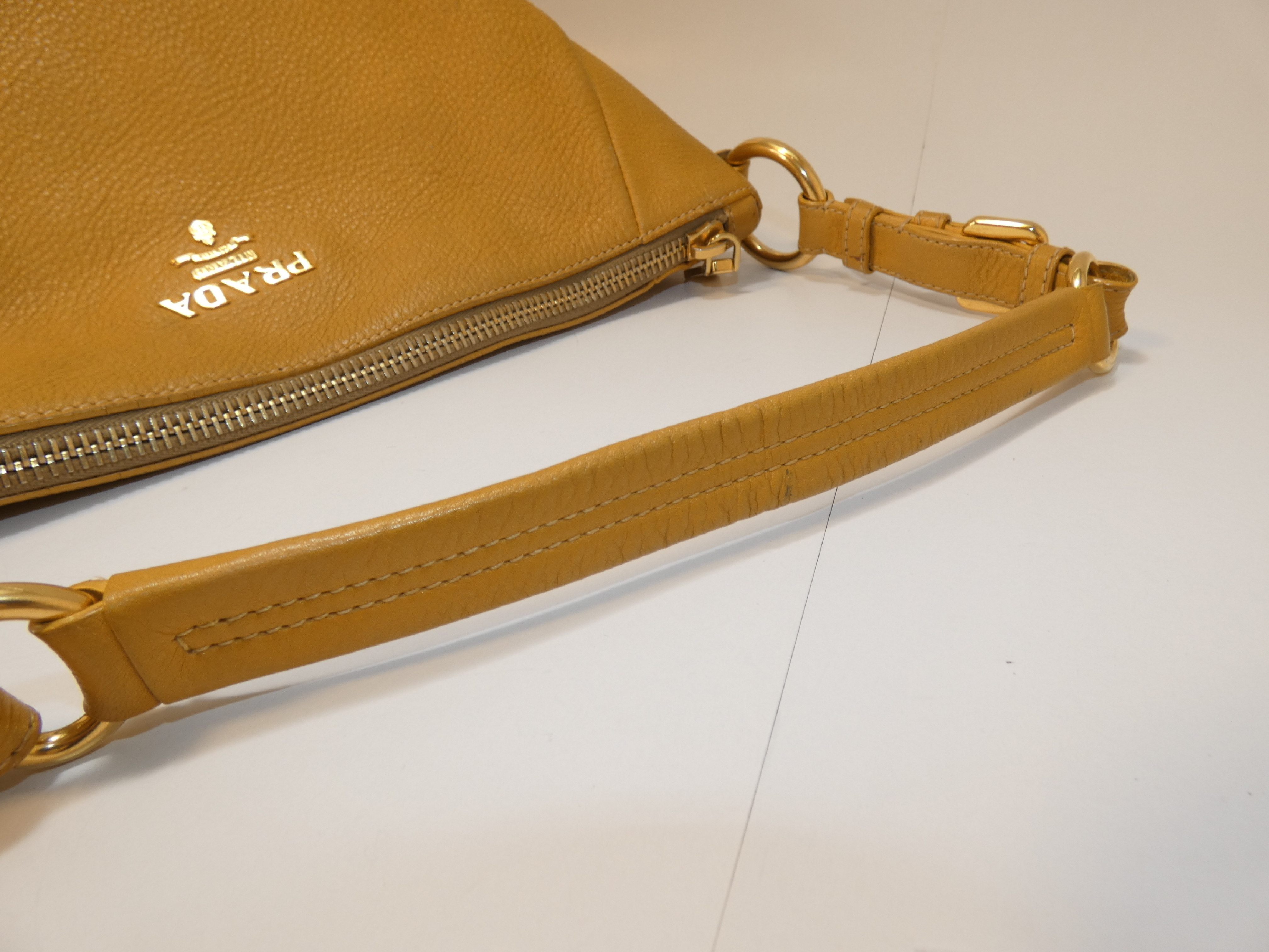 Vitello One-Shoulder Bag — view 4
