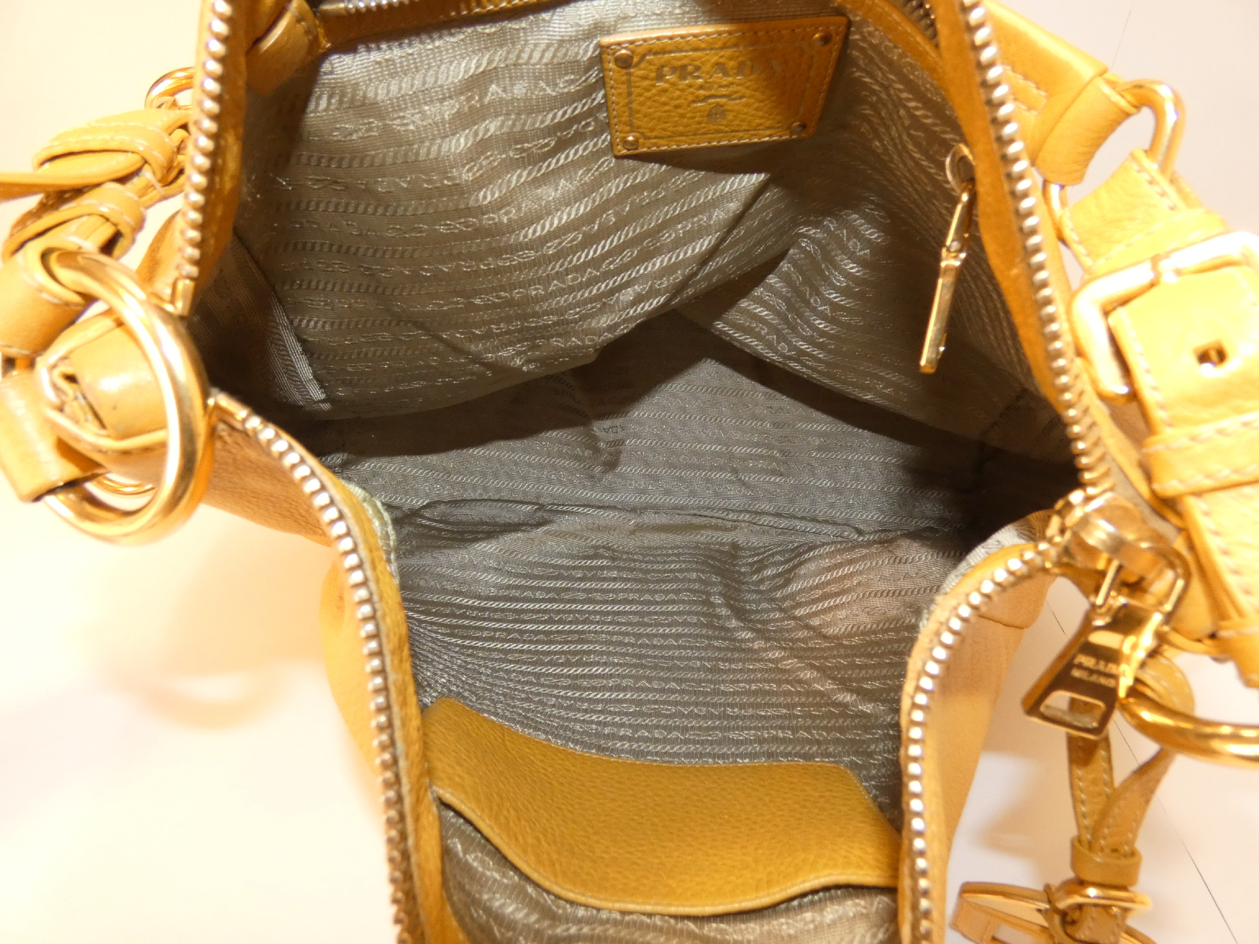 Vitello One-Shoulder Bag — view 8