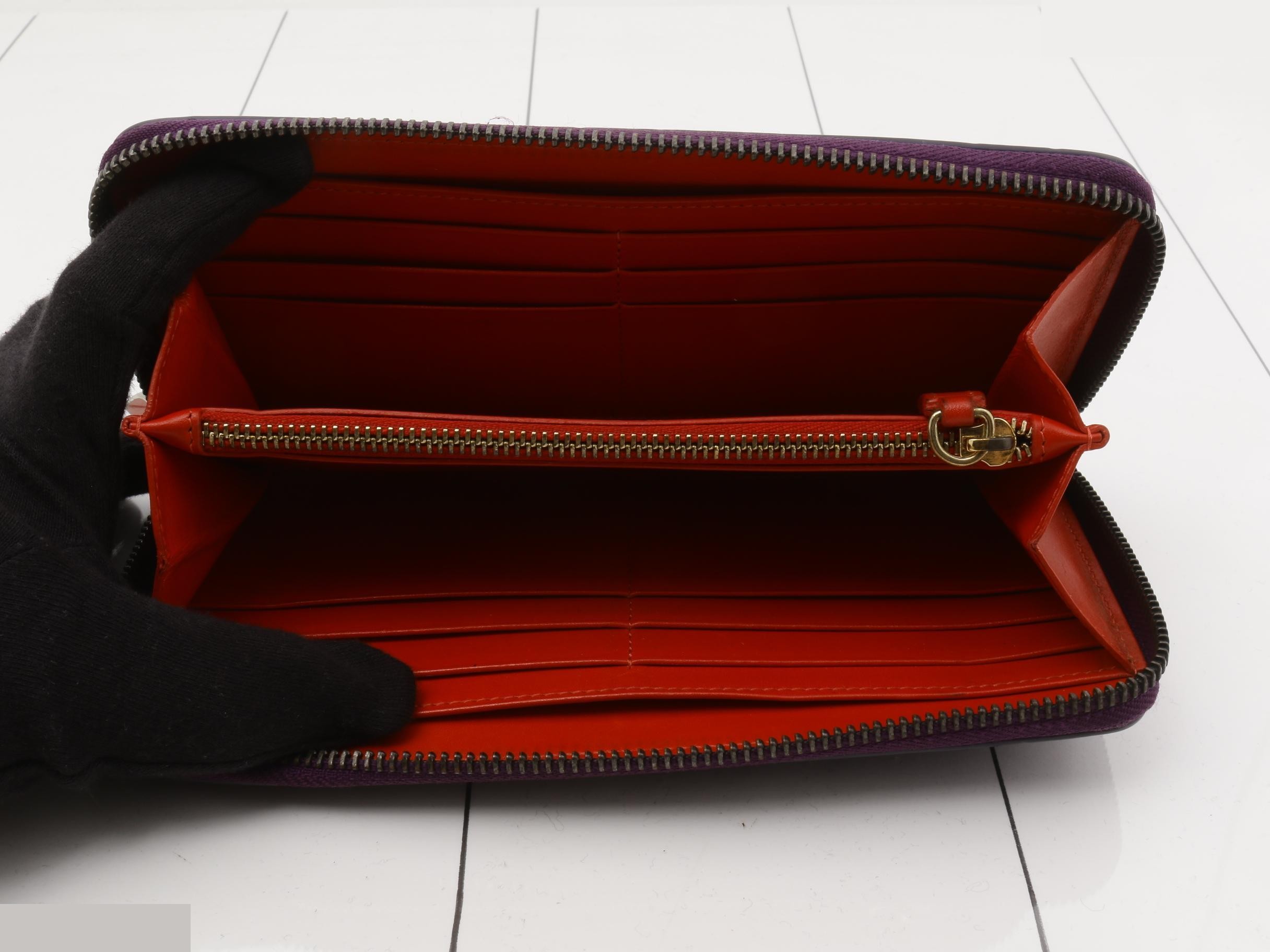 Other lines: Bags and Wallets — view 4