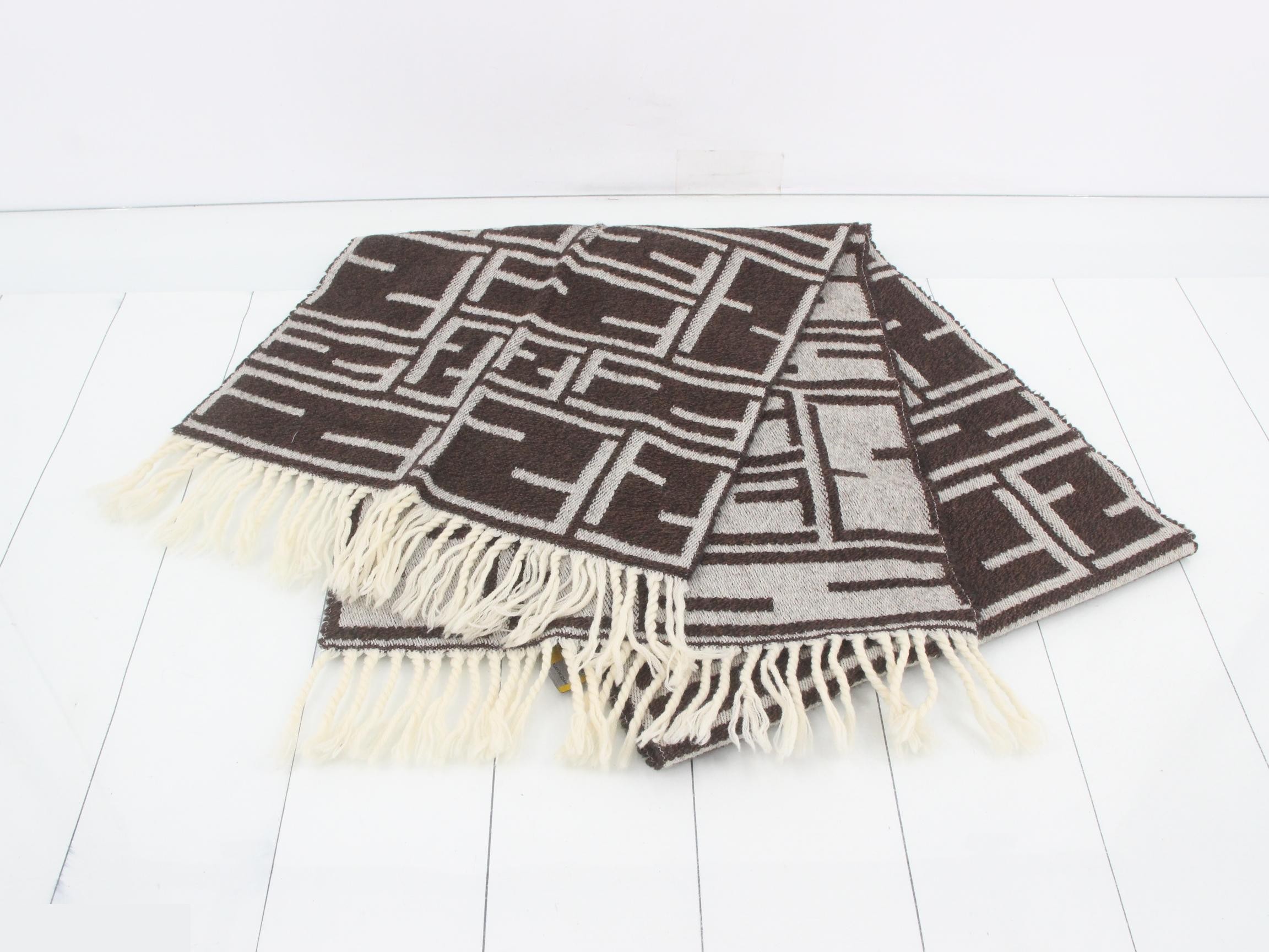 Other lines: Small items, accessories, and scarves — view 2