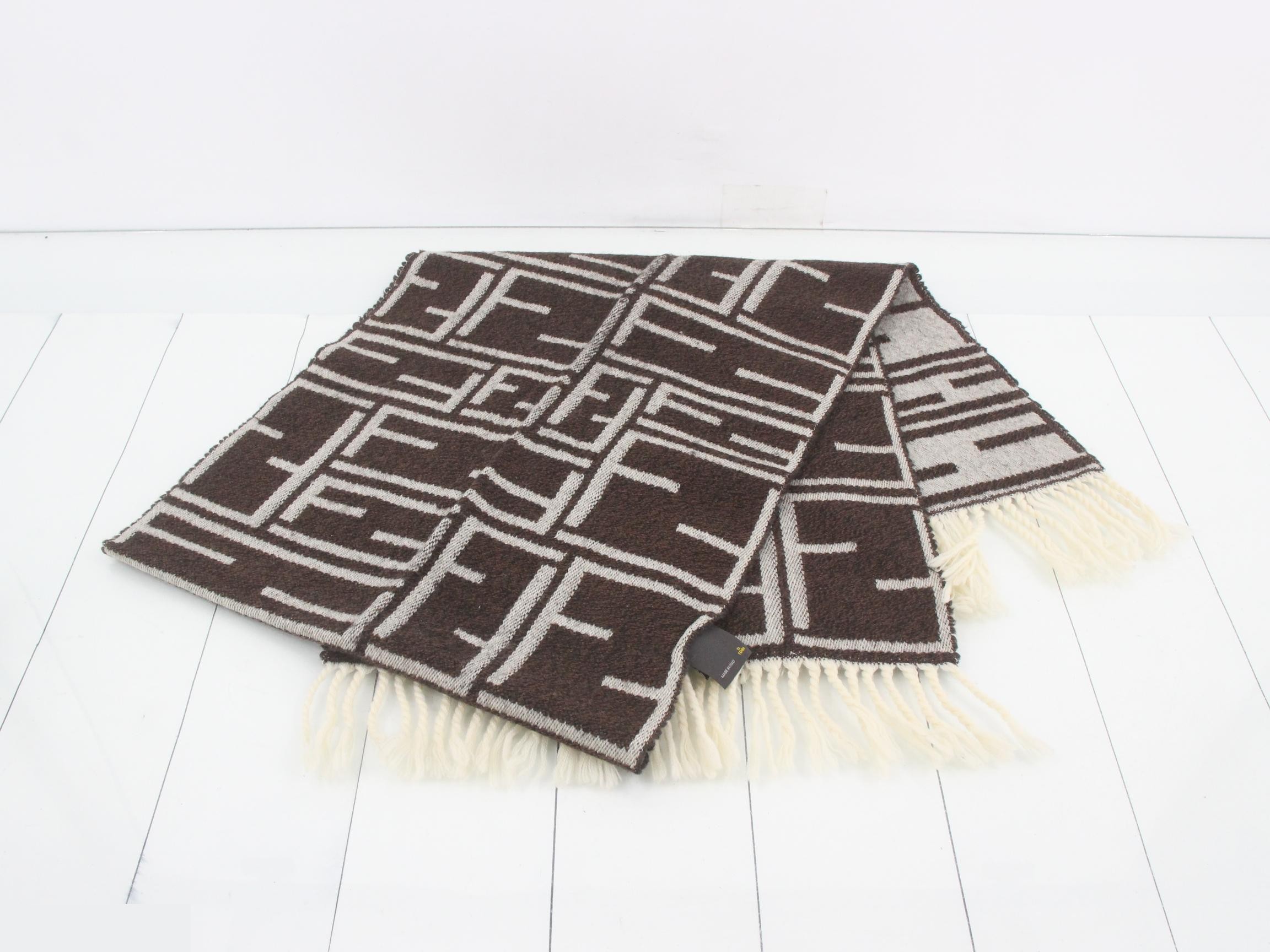 Other lines: Small items, accessories, and scarves — view 3