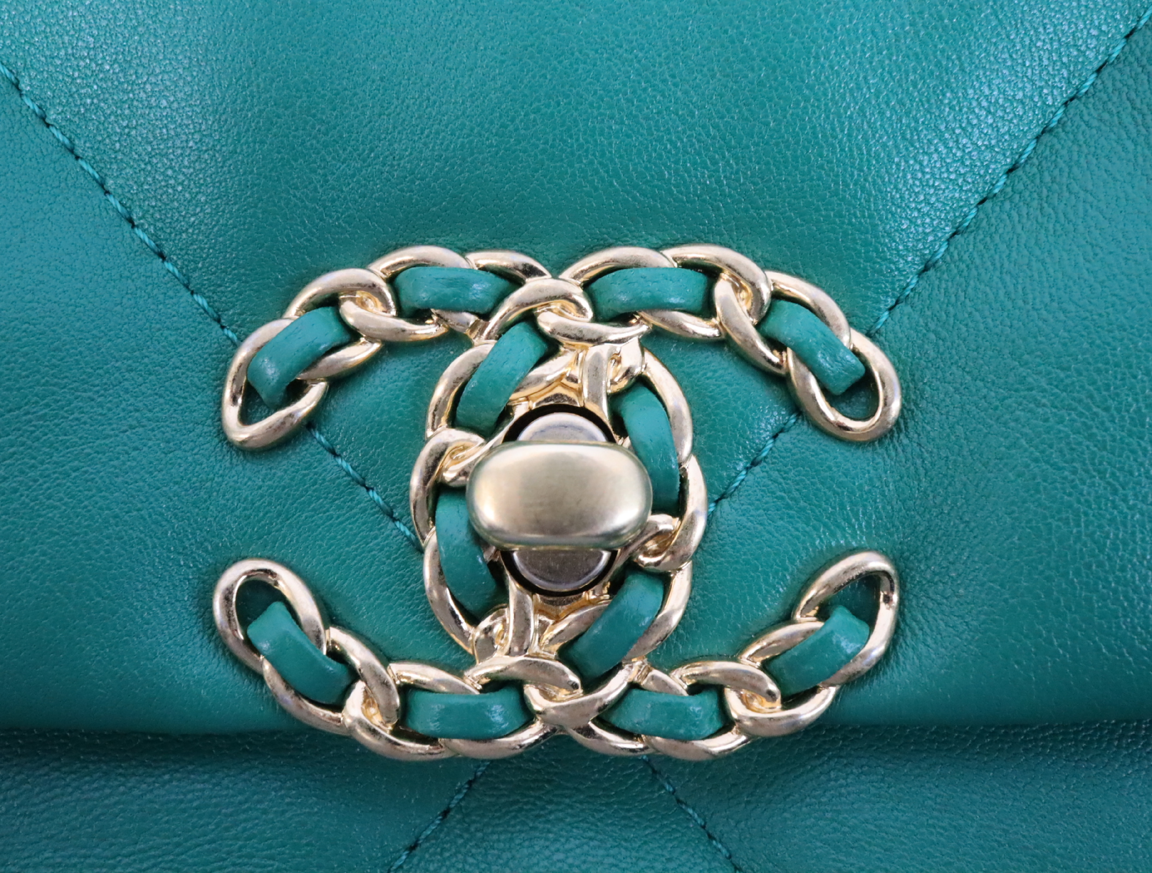19 Lambskin Chain Shoulder Bag Green Gold x Silver Hardware Random Plate AS1160 Shoulder Bag — view 11