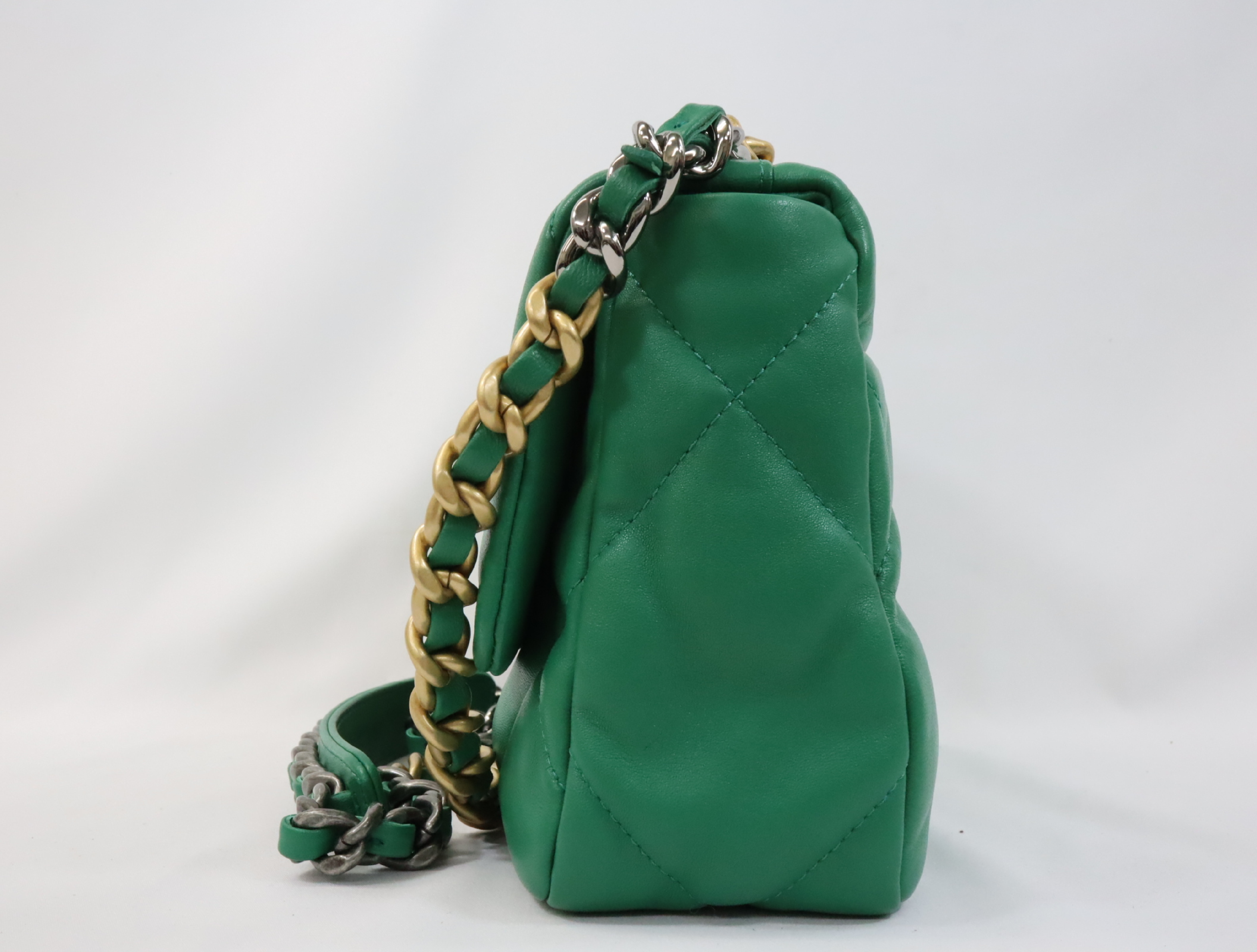 19 Lambskin Chain Shoulder Bag Green Gold x Silver Hardware Random Plate AS1160 Shoulder Bag — view 4