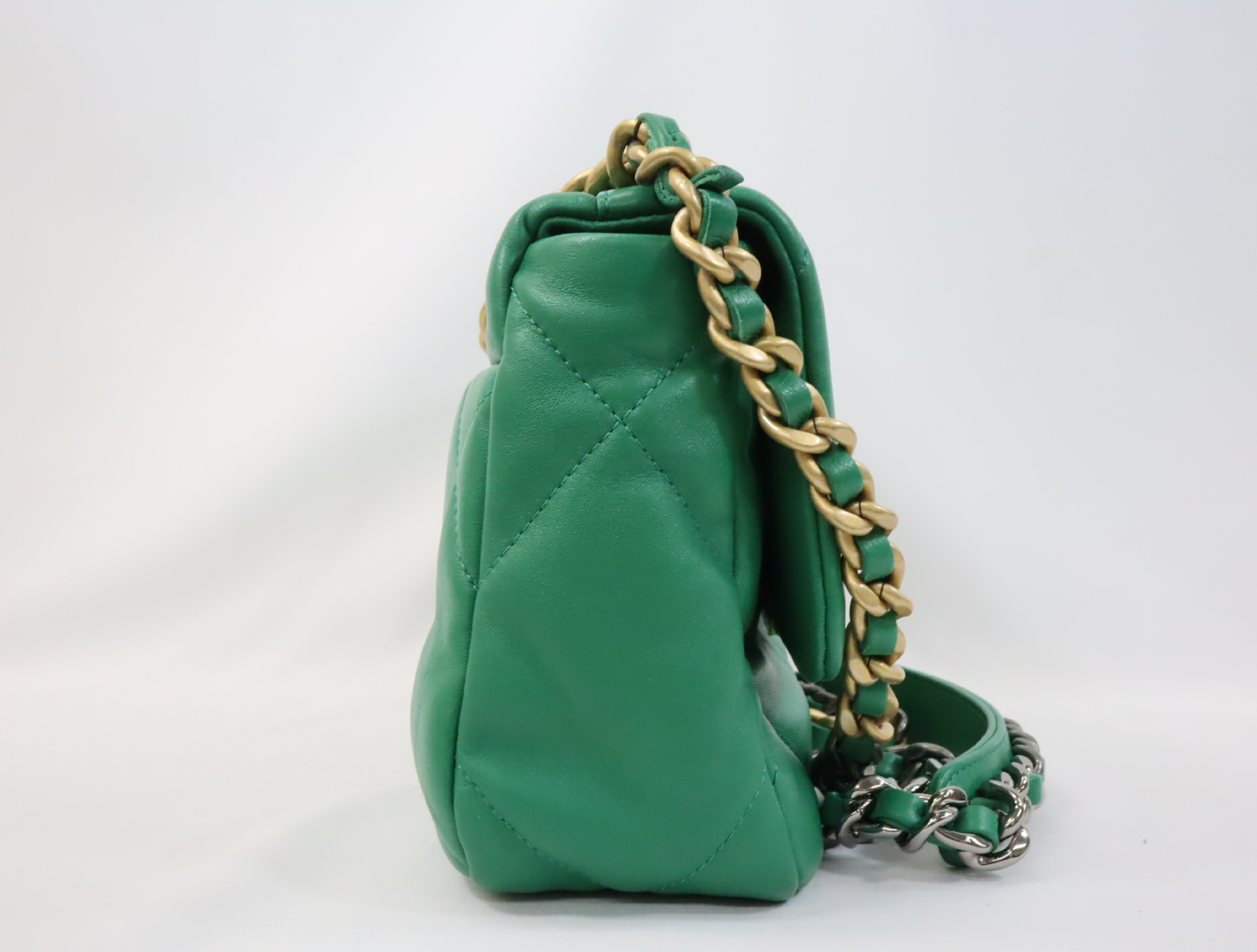 19 Lambskin Chain Shoulder Bag Green Gold x Silver Hardware Random Plate AS1160 Shoulder Bag — view 5