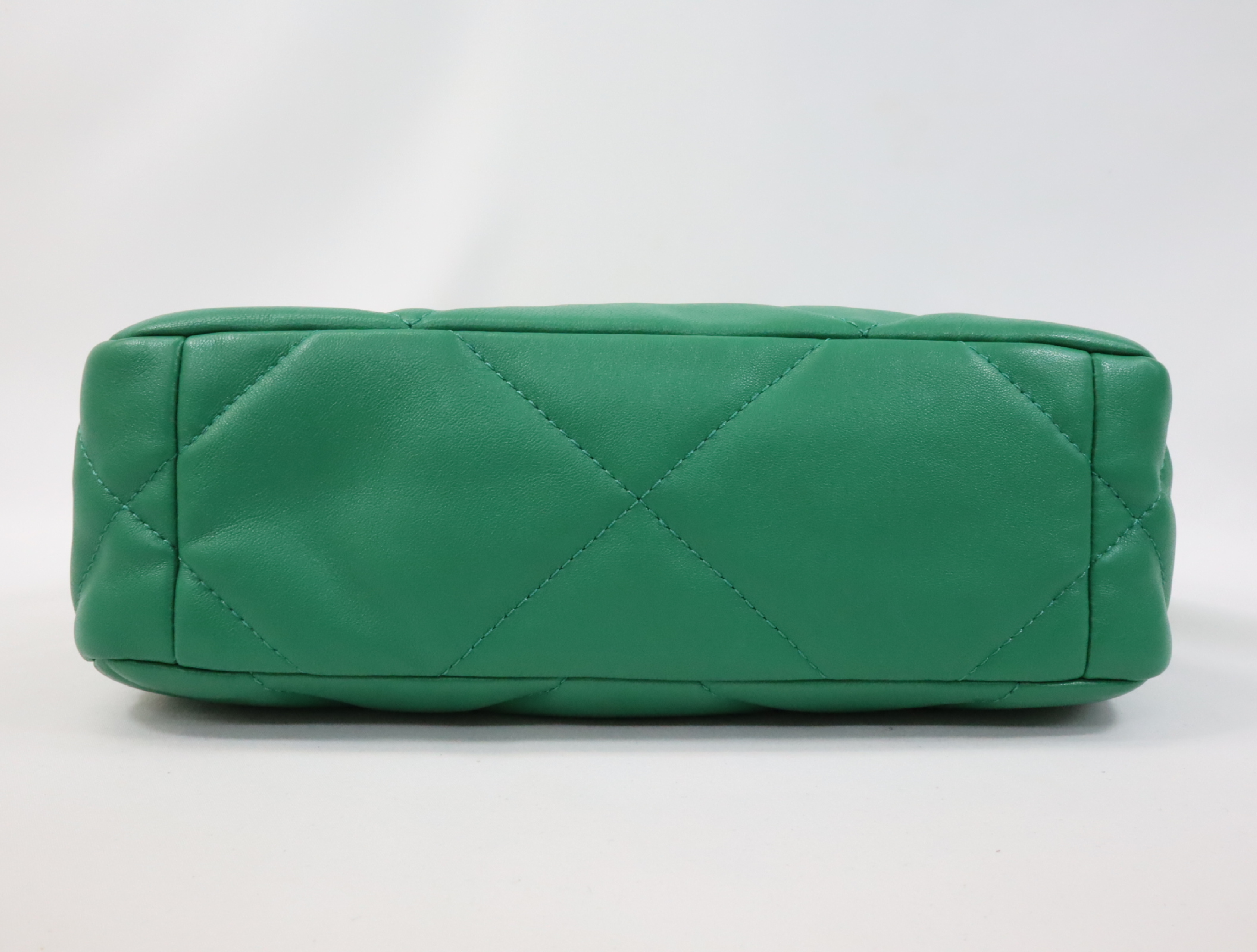 19 Lambskin Chain Shoulder Bag Green Gold x Silver Hardware Random Plate AS1160 Shoulder Bag — view 6