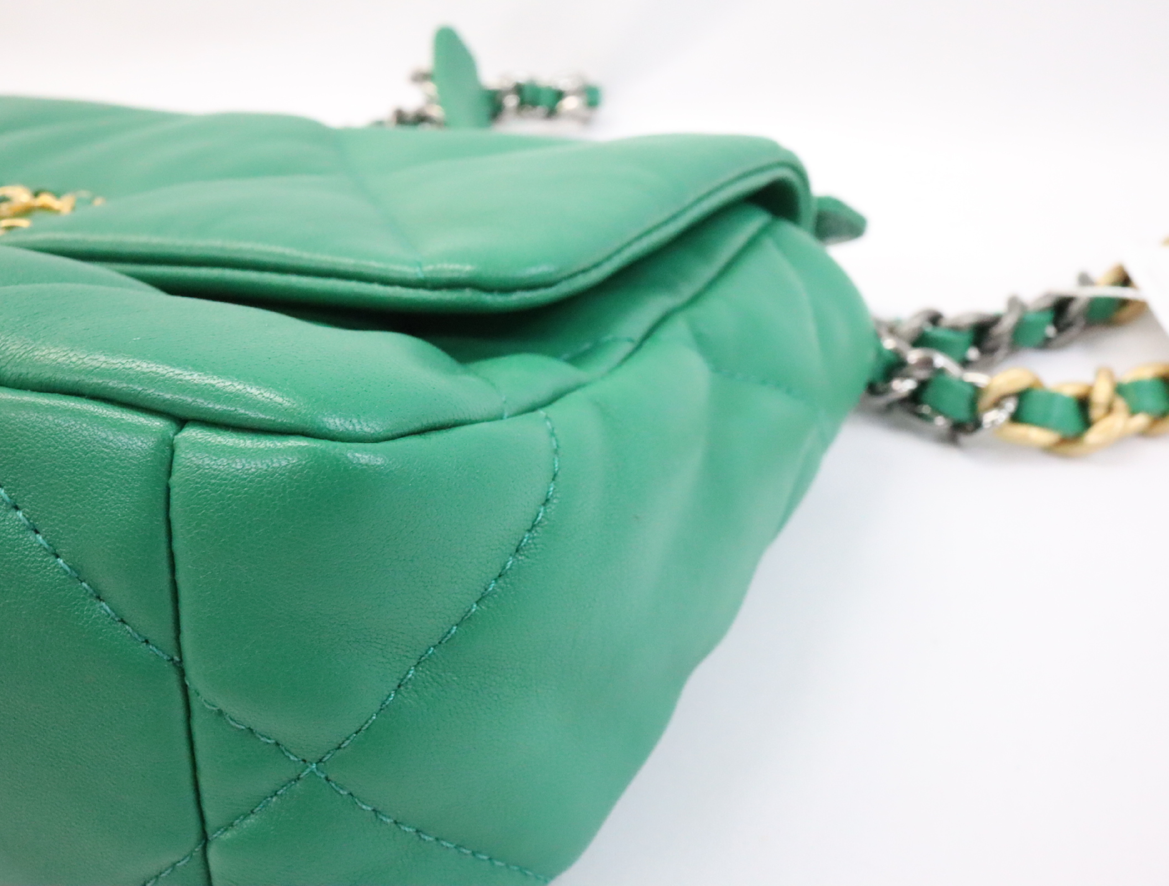 19 Lambskin Chain Shoulder Bag Green Gold x Silver Hardware Random Plate AS1160 Shoulder Bag — view 8