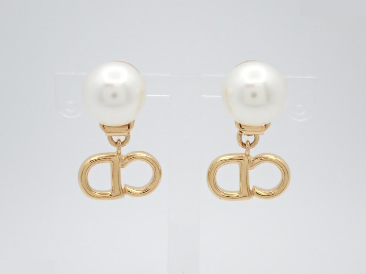 Tribales Clip Earrings - Resin Pearl/Crystal — view 2