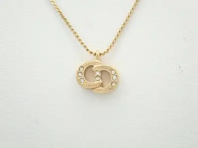 Gold necklace, chain approximately 43cm
