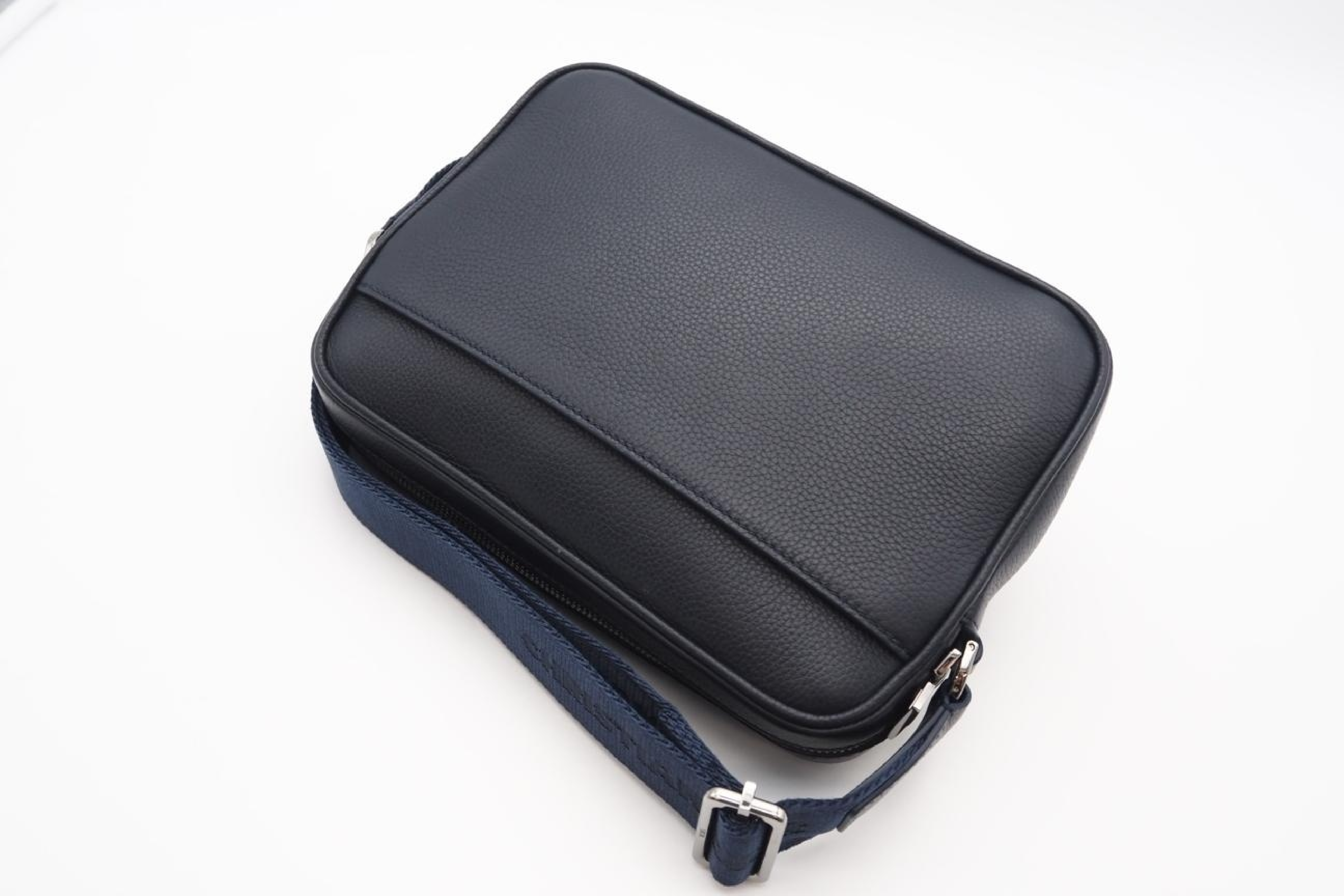 1ESPO340FRY_H56E &HYLTON NEL Leather Messenger Bag Navy Shoulder Bag — view 3