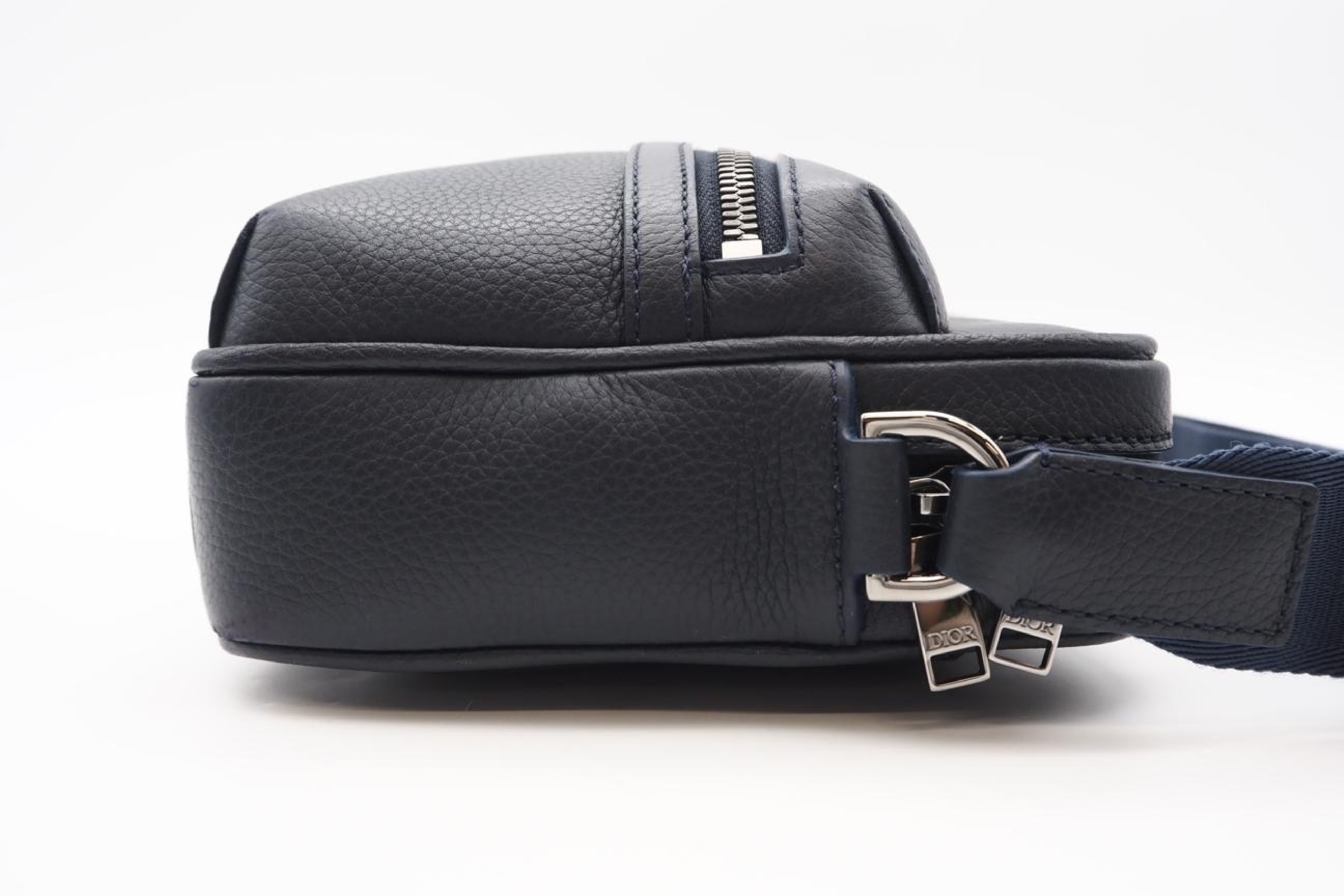 1ESPO340FRY_H56E &HYLTON NEL Leather Messenger Bag Navy Shoulder Bag — view 4