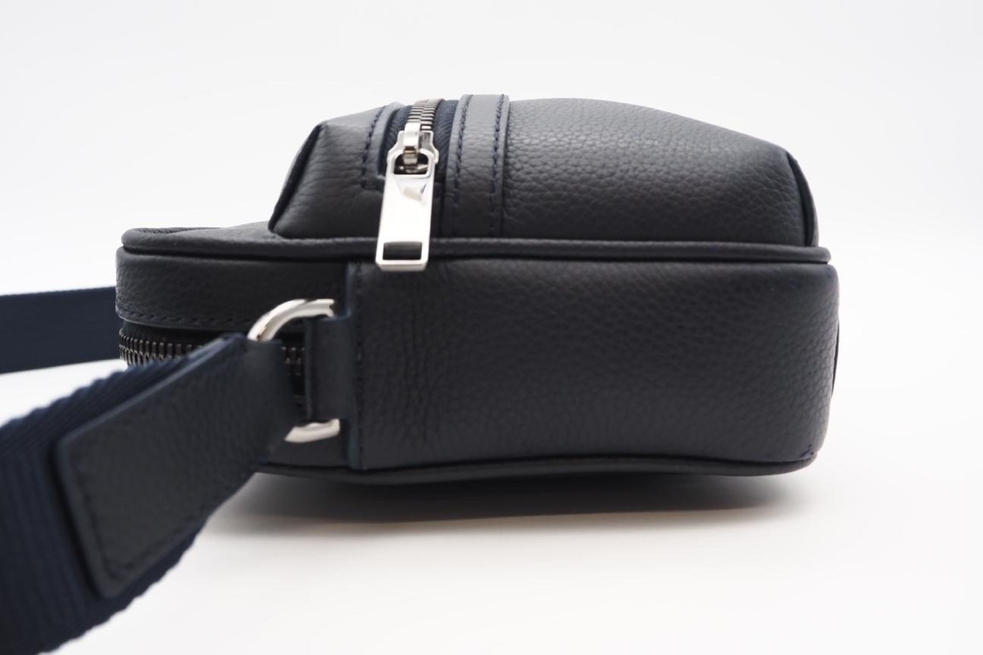 1ESPO340FRY_H56E &HYLTON NEL Leather Messenger Bag Navy Shoulder Bag — view 5