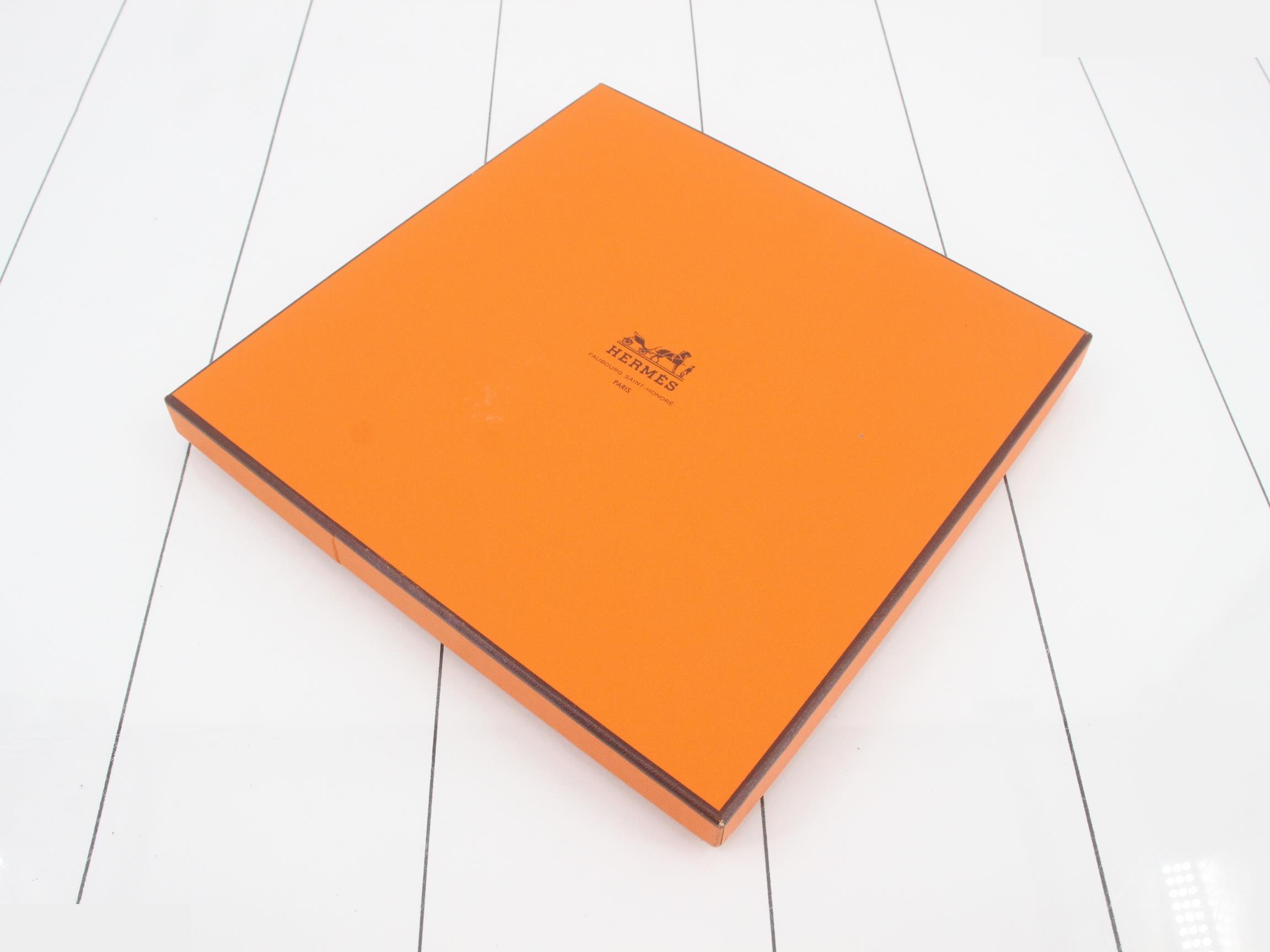 Carré 90 "Horse's Clothing and Horse's Clothes" — view 4