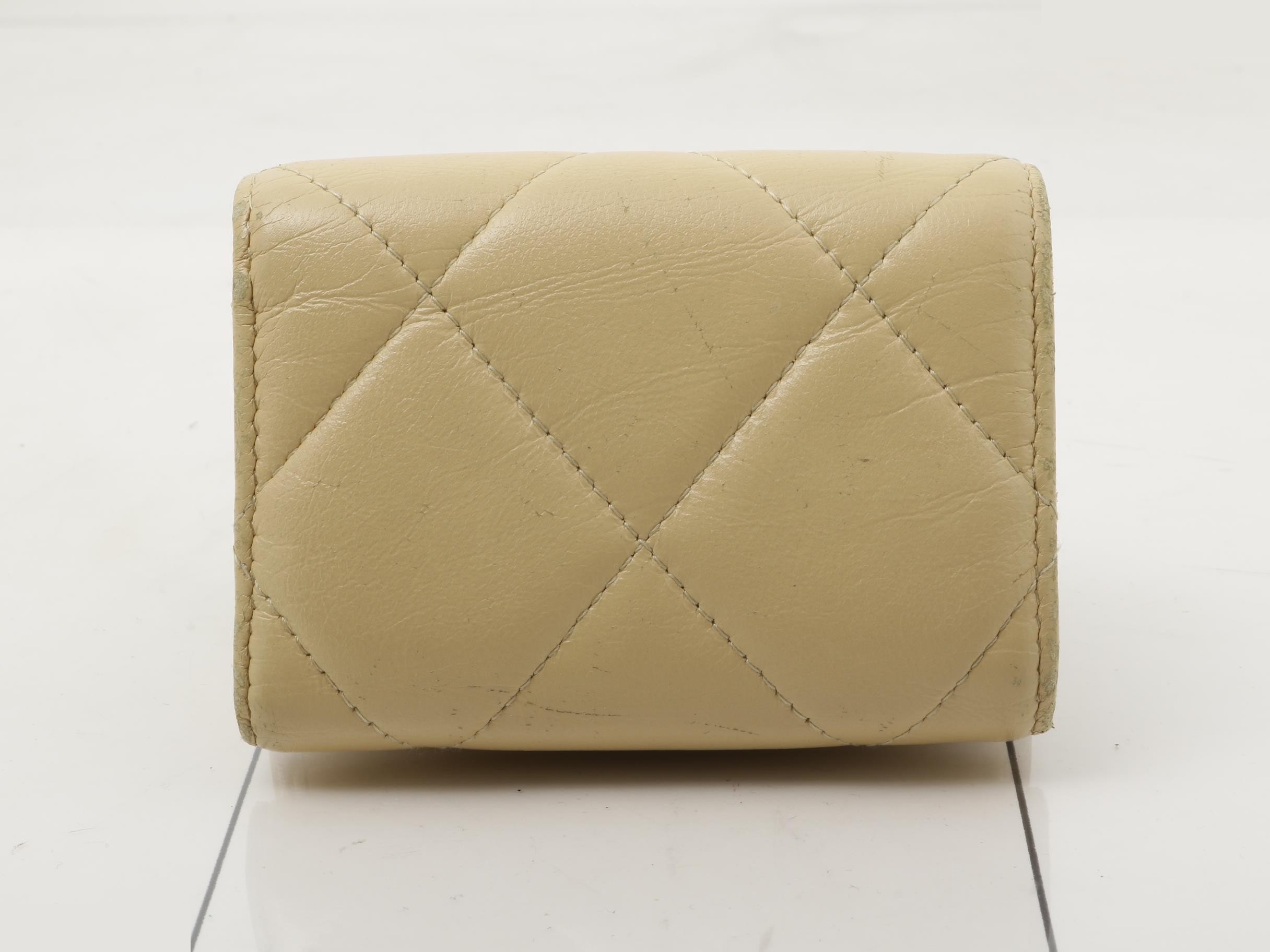 Matelassé (bag) and wallet, Coco Mark, beige — view 2
