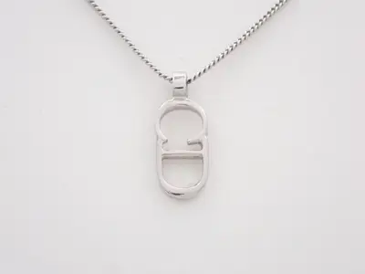 Silver necklace, chain approximately 44cm long.
