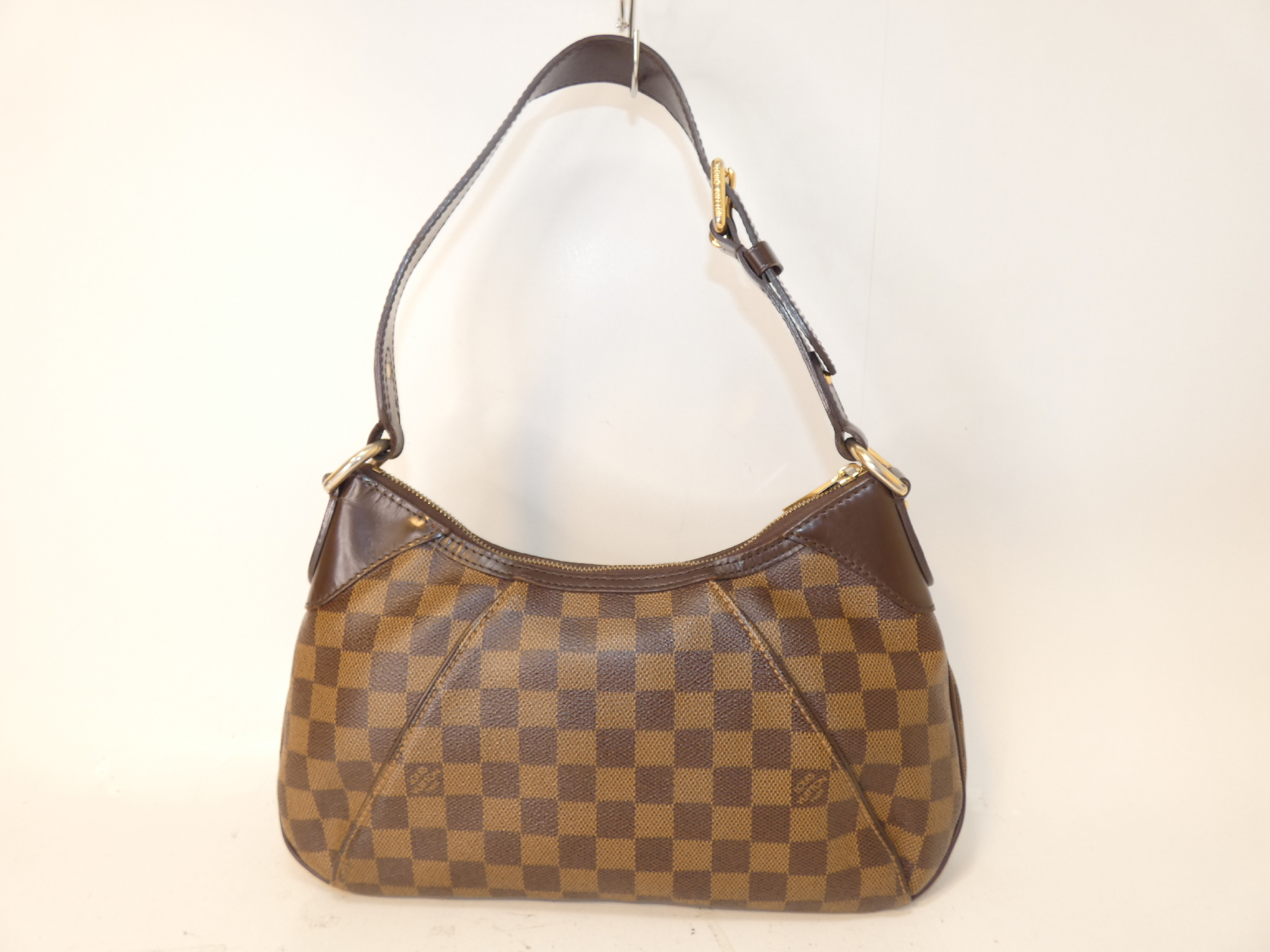 Thames PM Damier One-Shoulder One-Hand Shoulder Bag — view 2