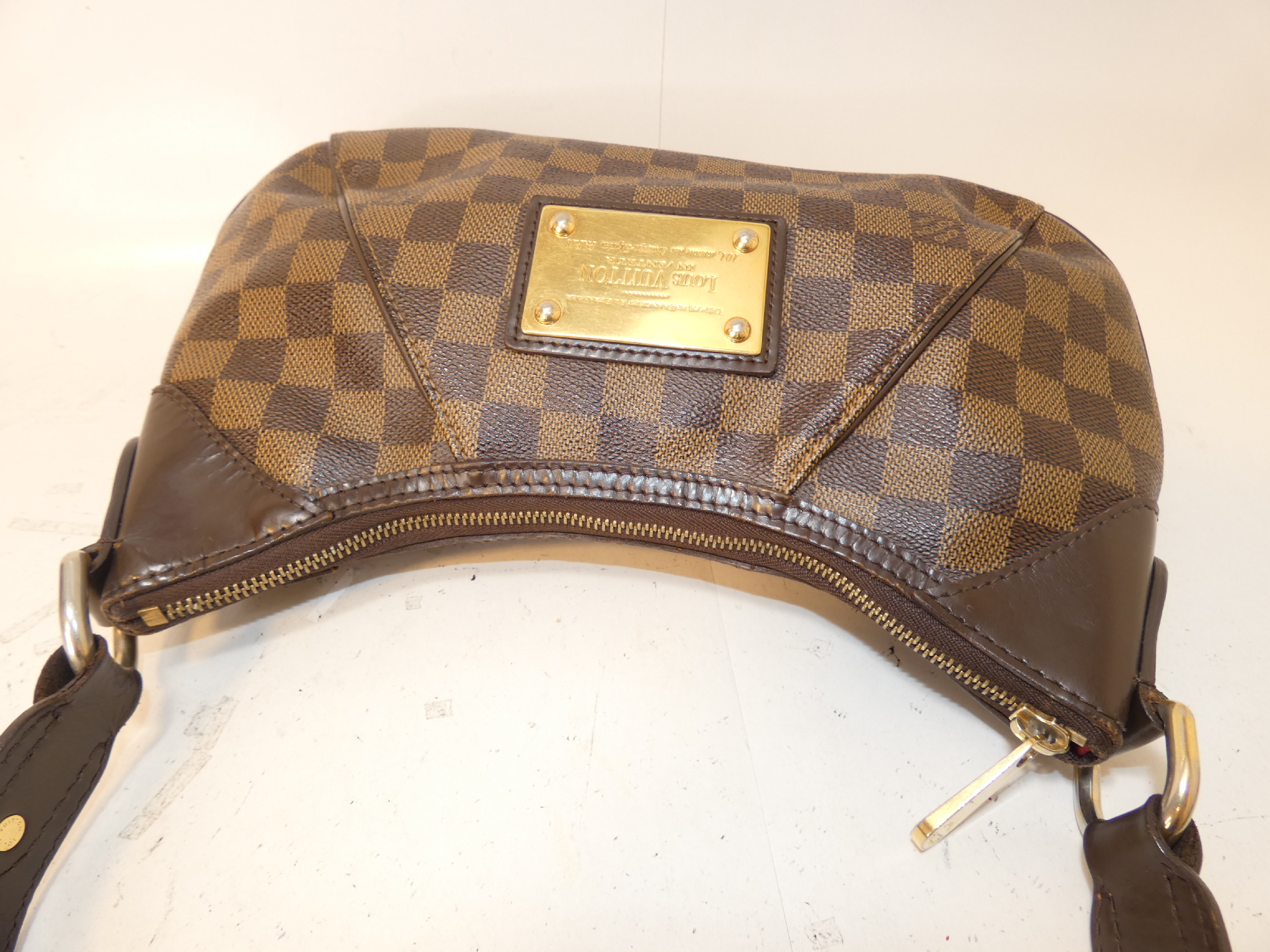 Thames PM Damier One-Shoulder One-Hand Shoulder Bag — view 3